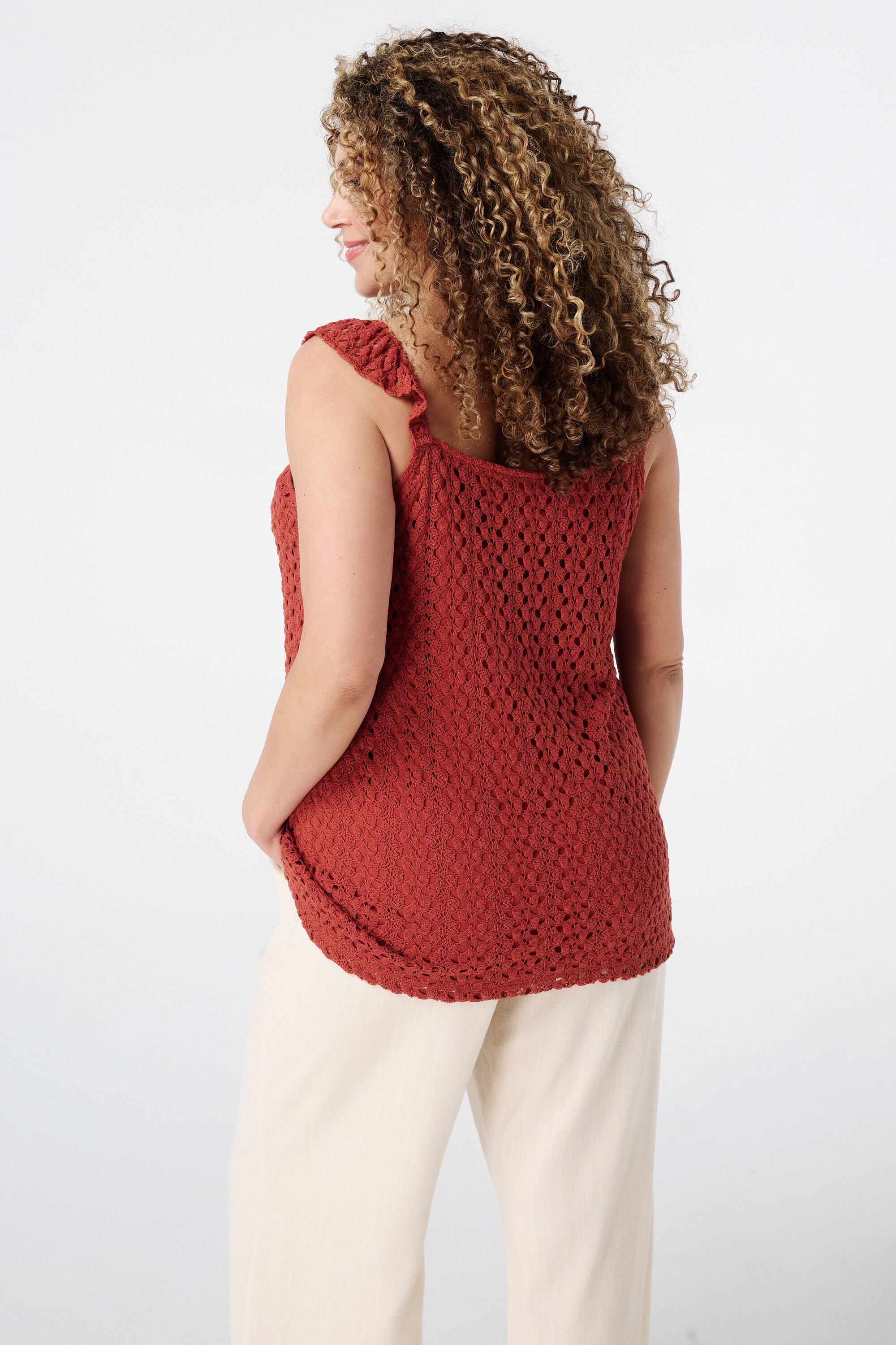 Top de ganchillo con volantes image number 3