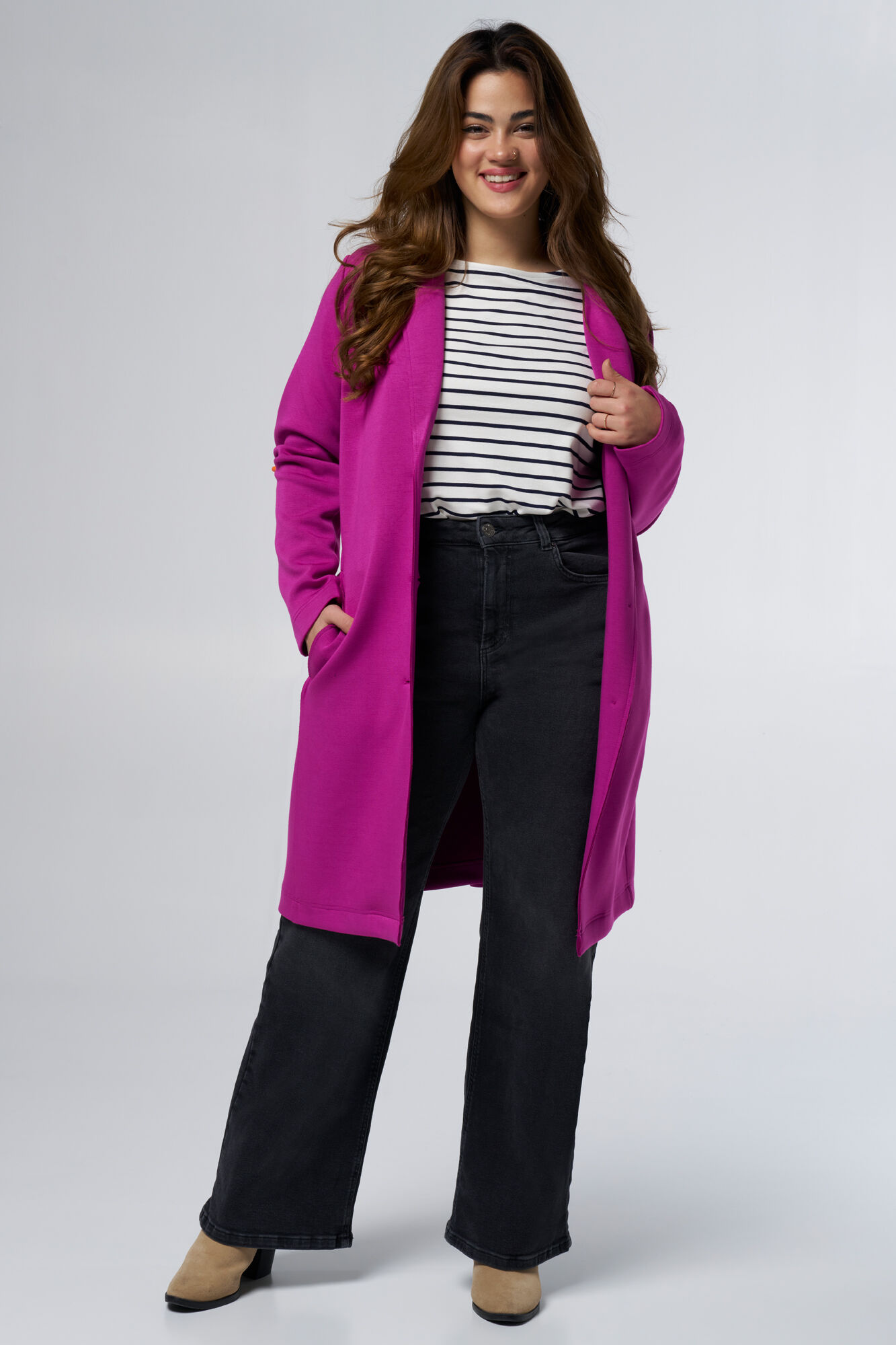 Abrigo con botones  image number 6