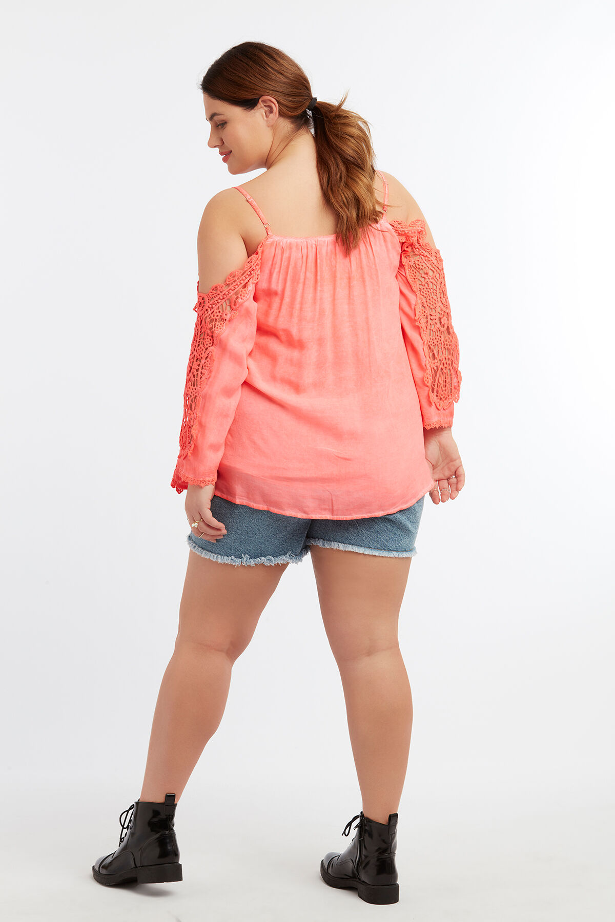 Blusa de hombros descubiertos image number 5