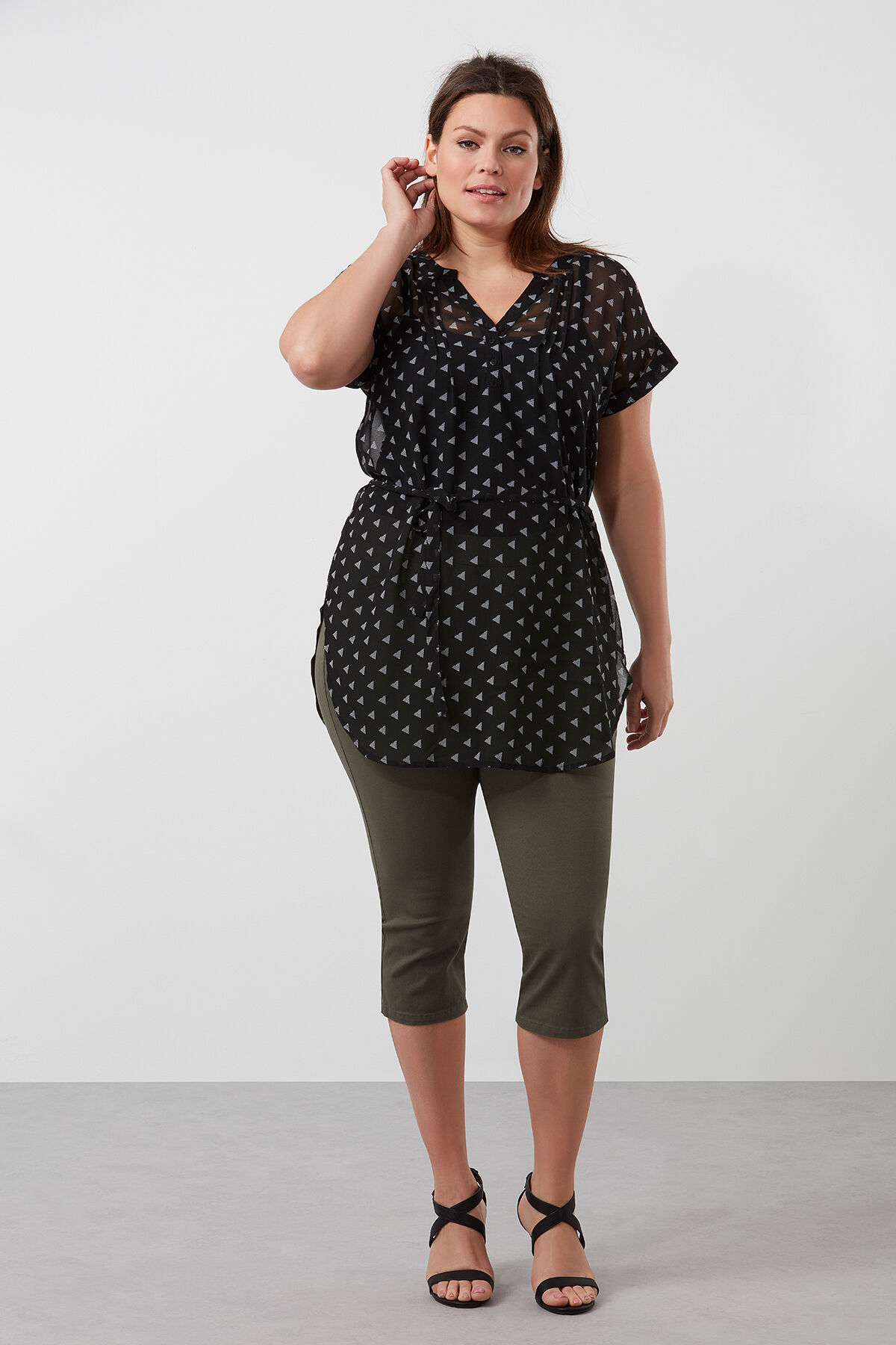 Blusa transparente con cintur&oacute;n image number 3