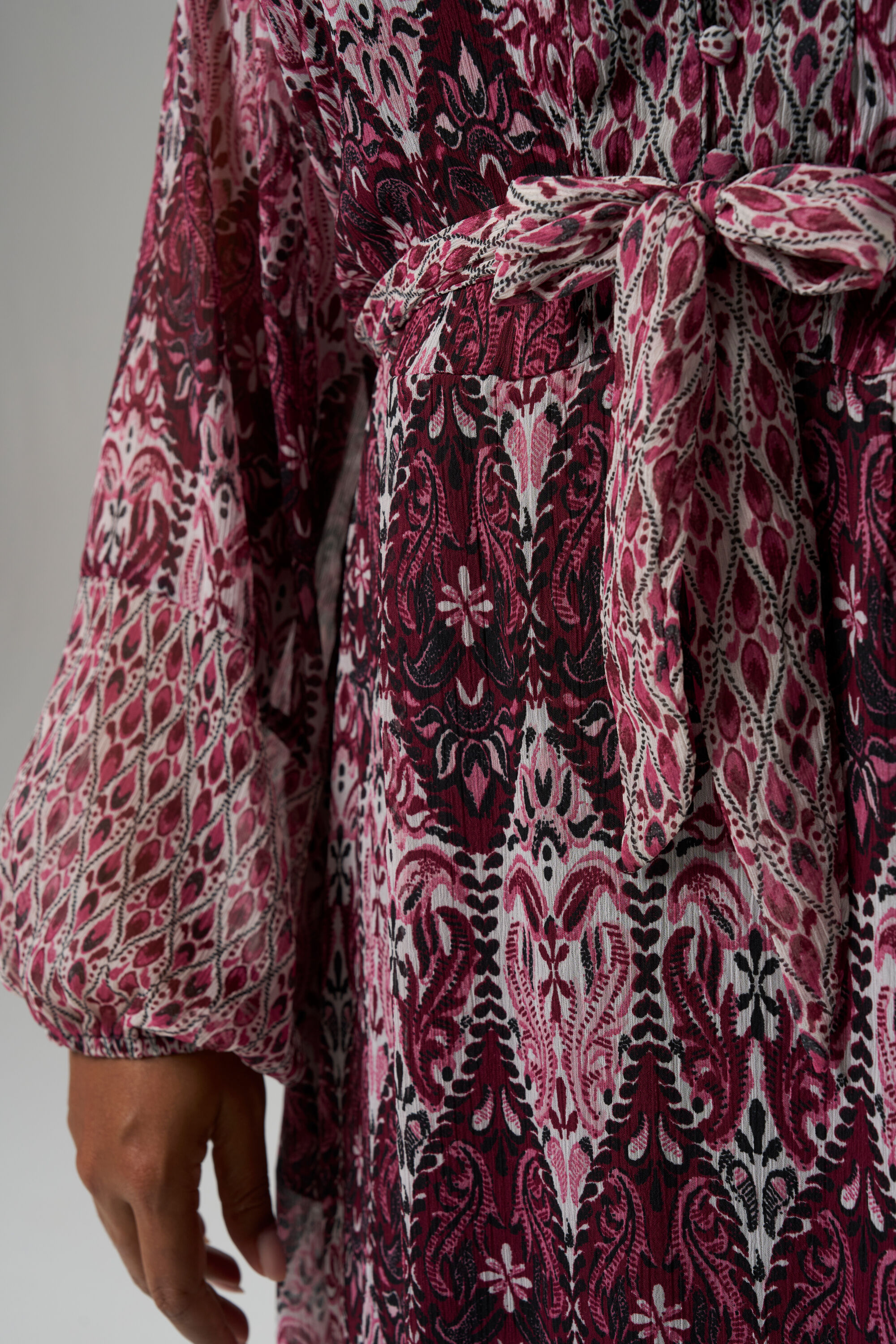 Maxi vestido con escote en V image number 4