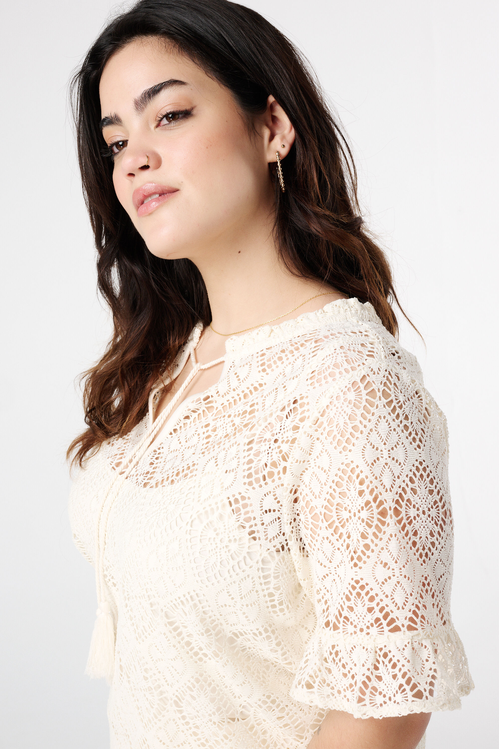 Top de encaje con manga corta  image number 4