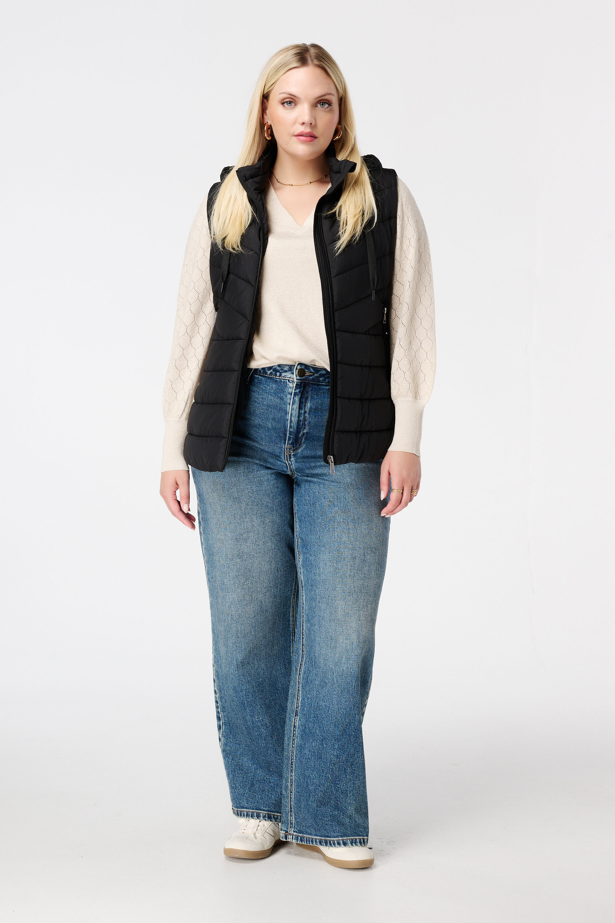 Chaleco acolchado con capucha image number 5