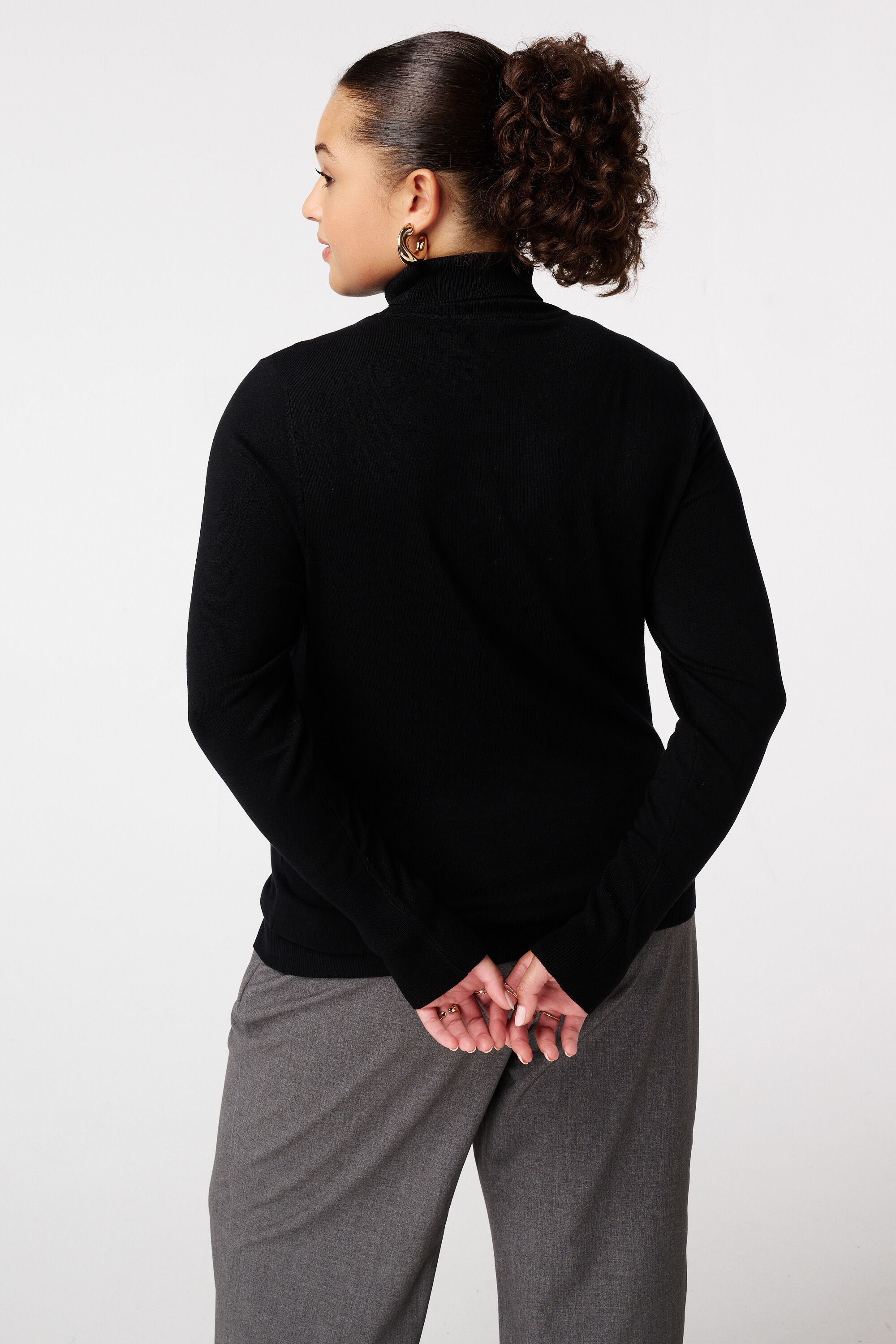 Jersey con cuello alto y botones decorativos image number 3