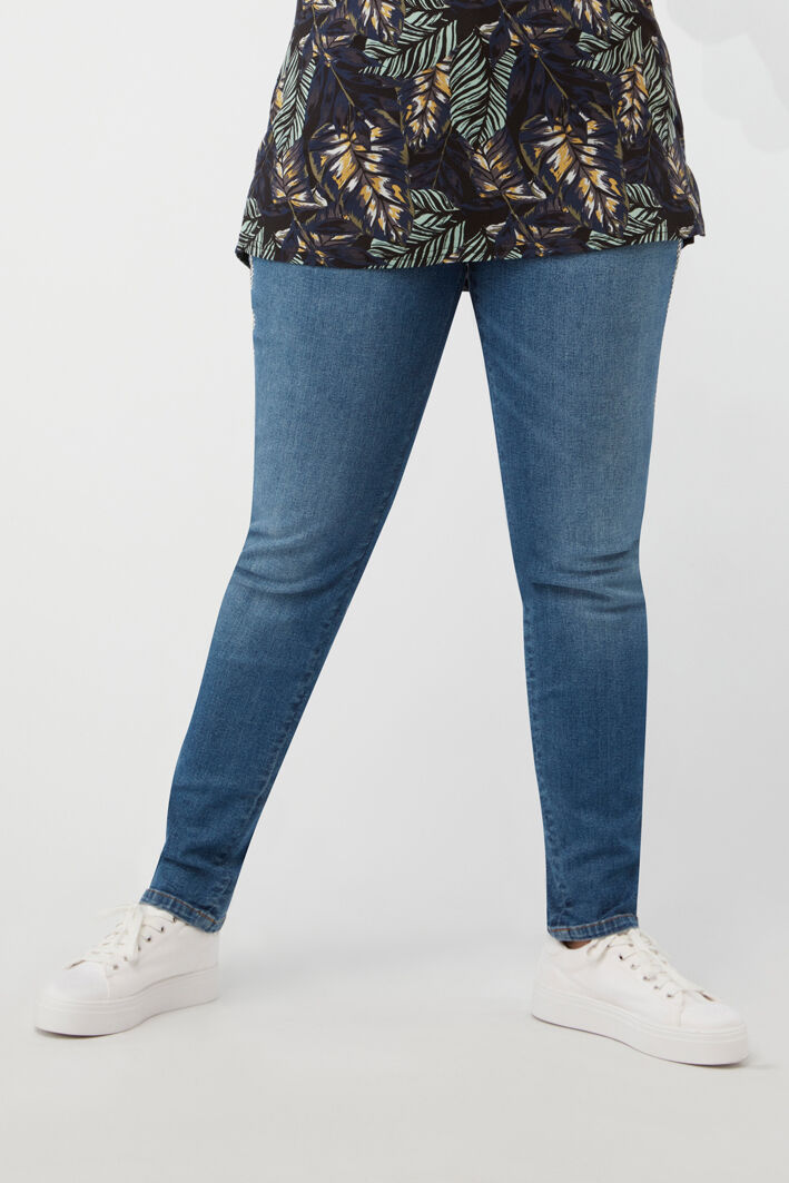 Vaqueros ajustados con cadena image number 5