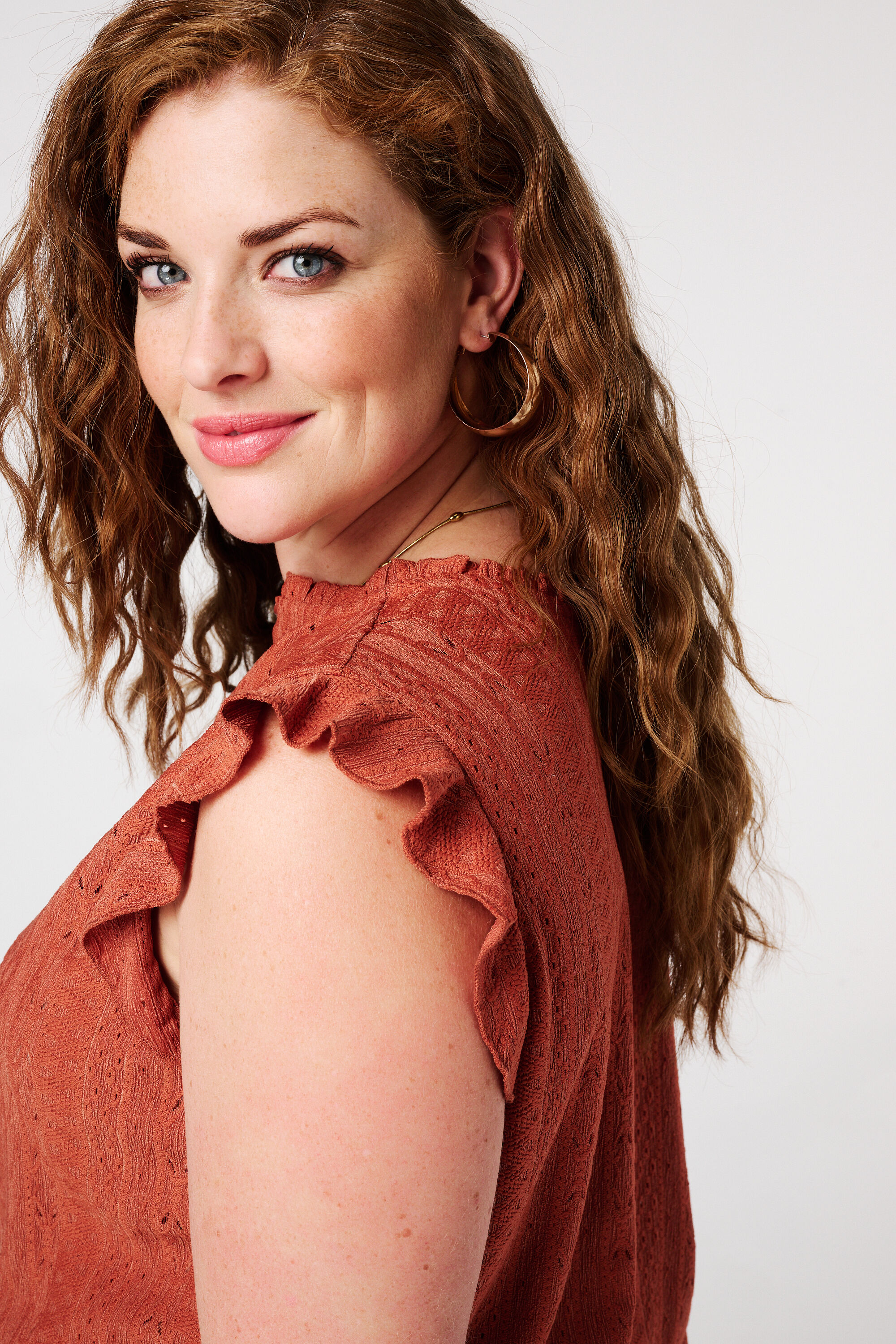 Top bordado con volantes image number 4