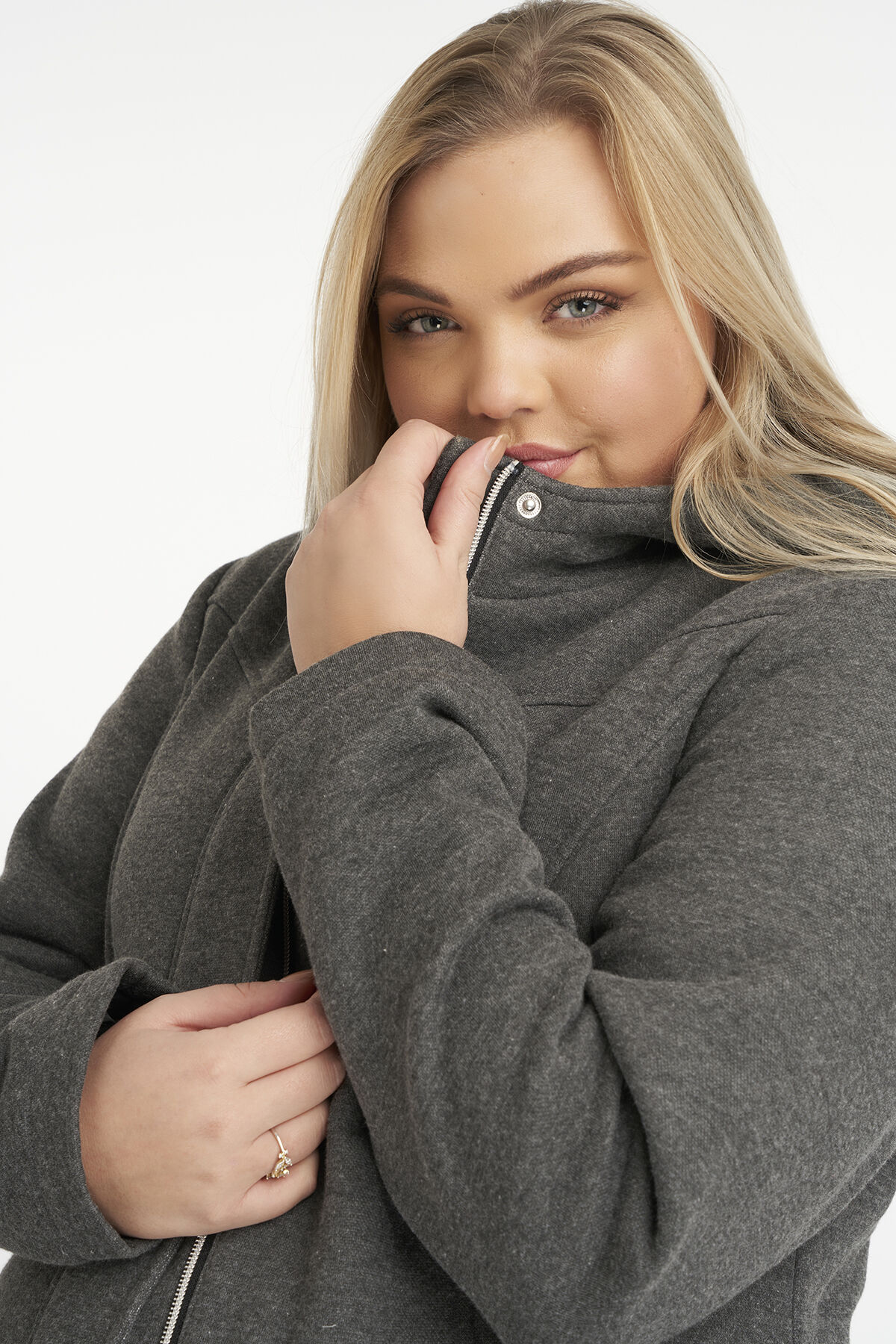 Chaqueta con capucha image number 4