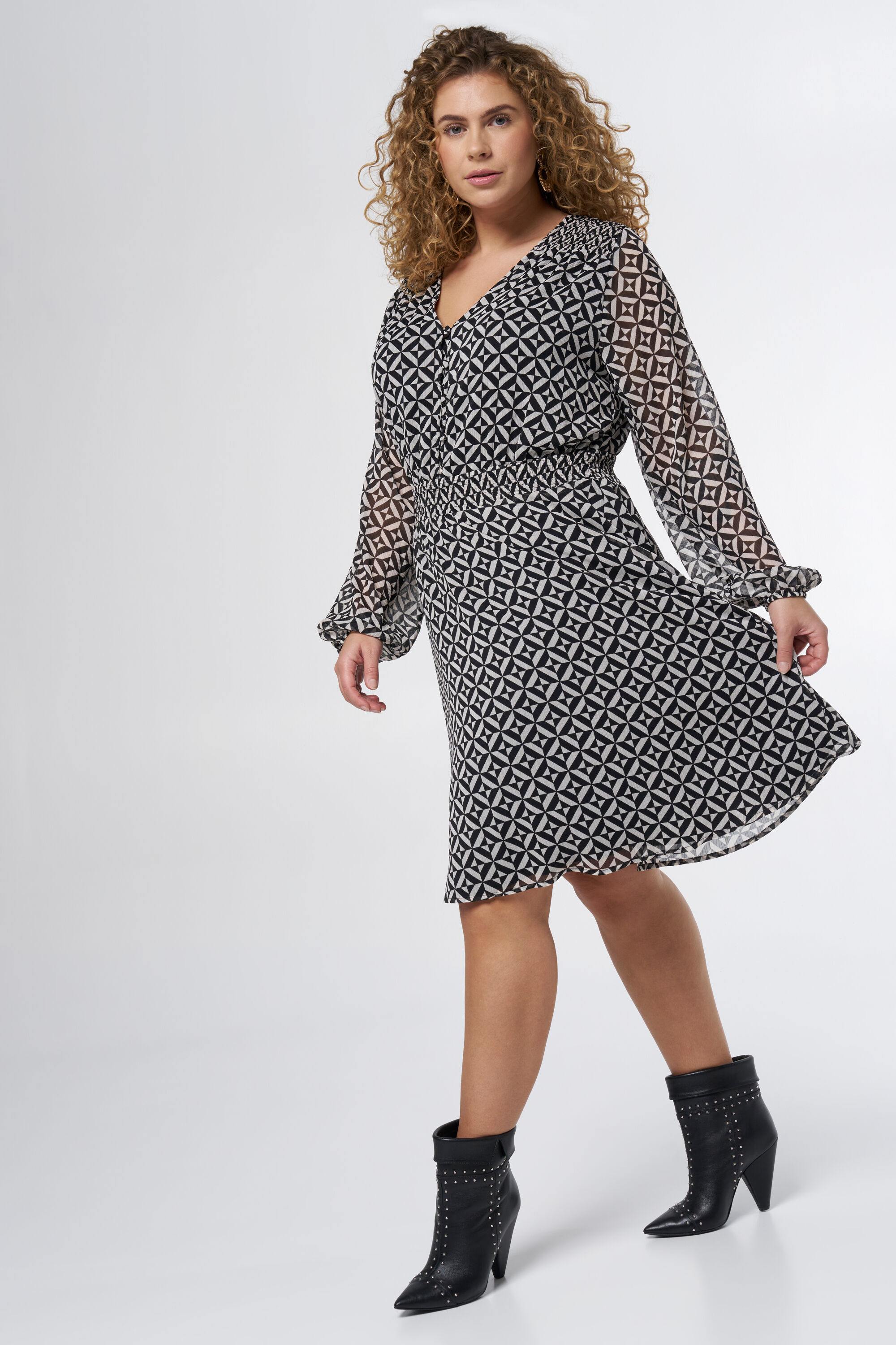 Vestido con estampado gr&aacute;fico image number 5