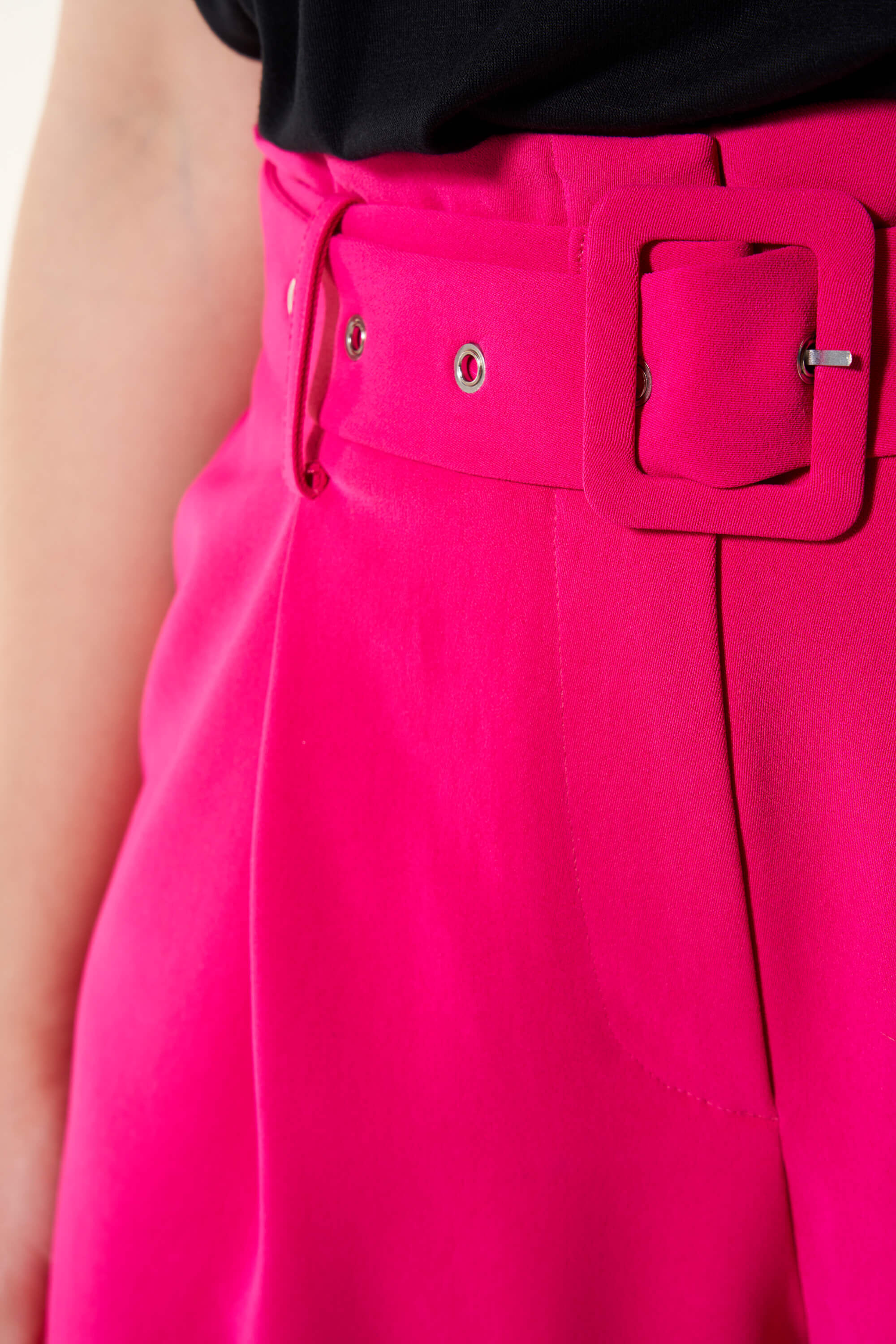 Shorts con un cinto image number 4