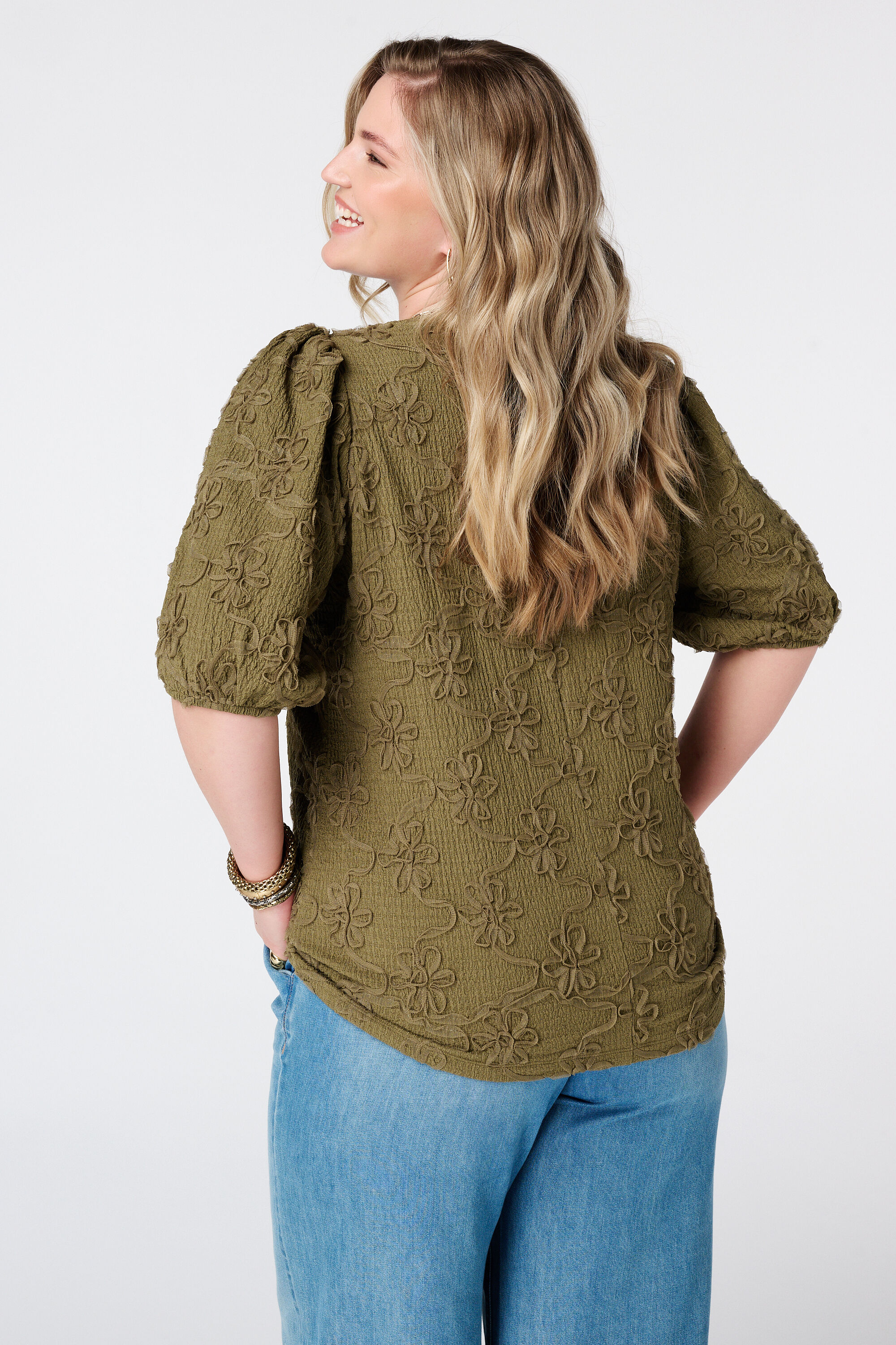 Top con textura floral image number 3