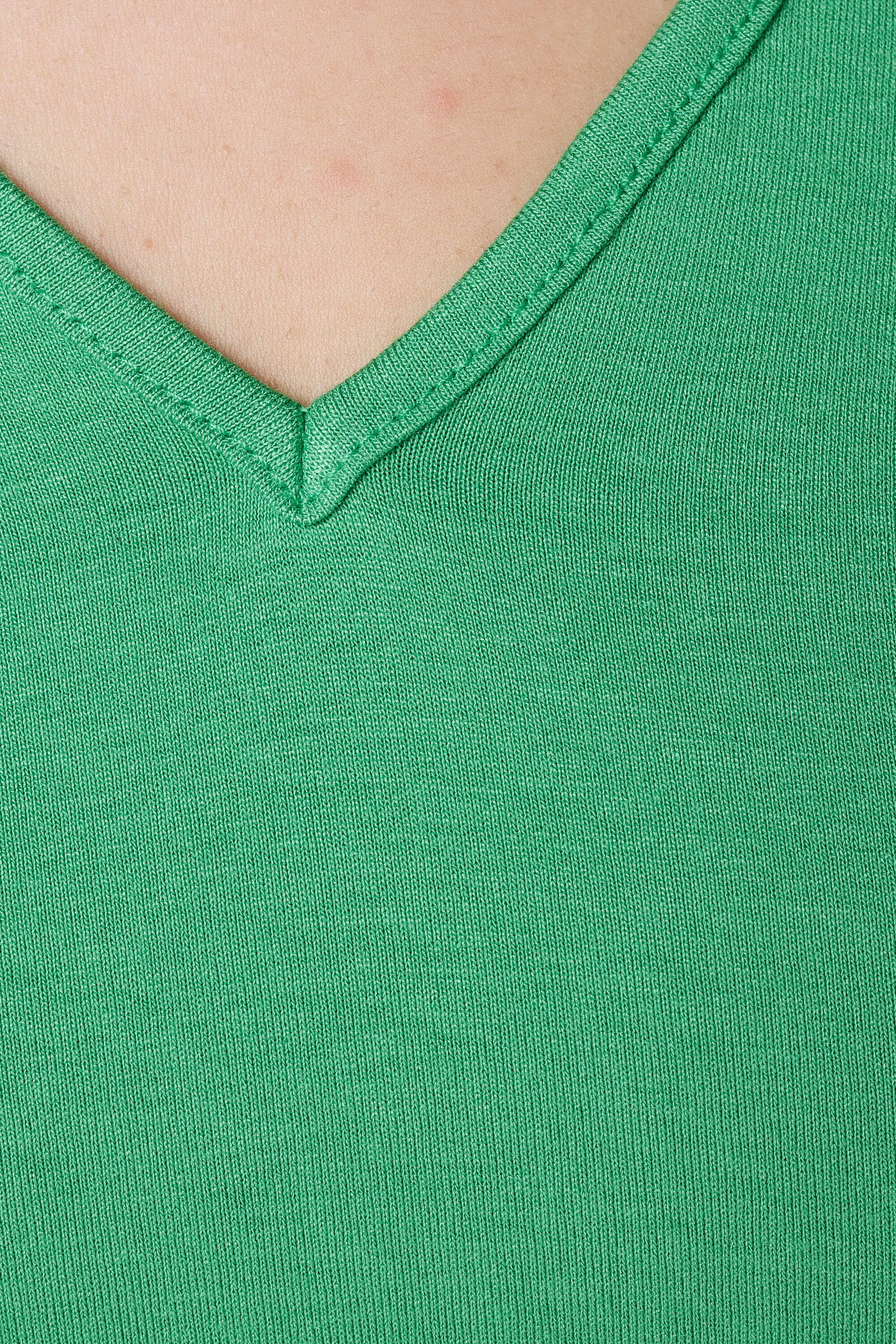 Camiseta con escote en V image number 6