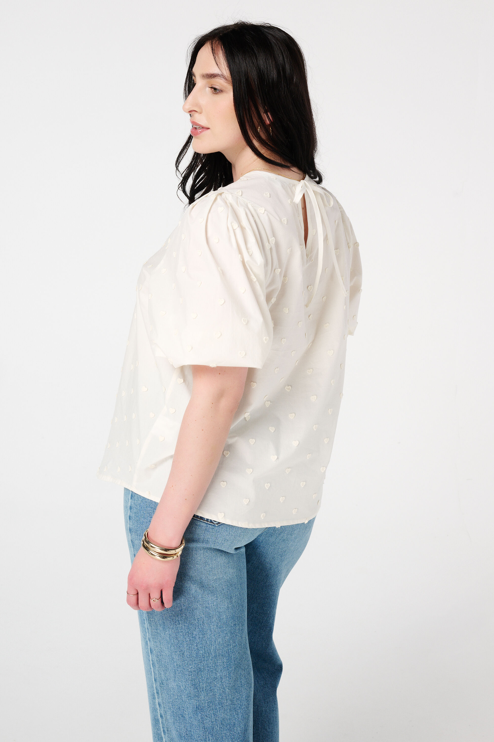 Blusa con corazones bordados y mangas tres cuartos image number 3