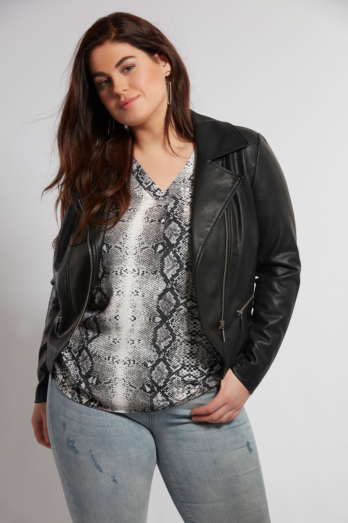 Blusa con estampado de serpiente image number 5