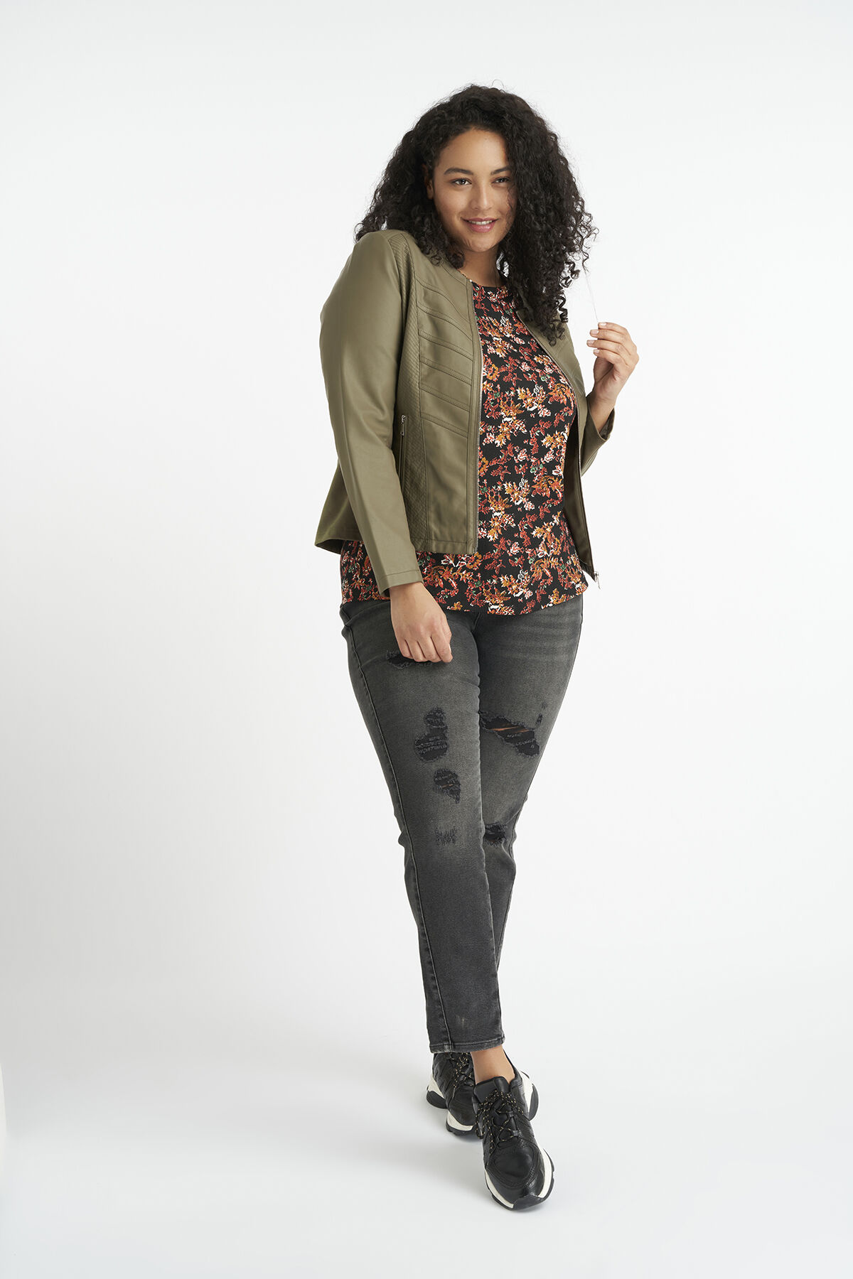 Chaqueta motera de cuero sint&eacute;tico con cuello redondo image number 5