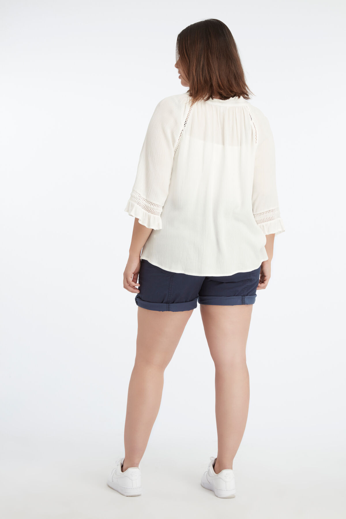 Blusa con detalles calados image number 4