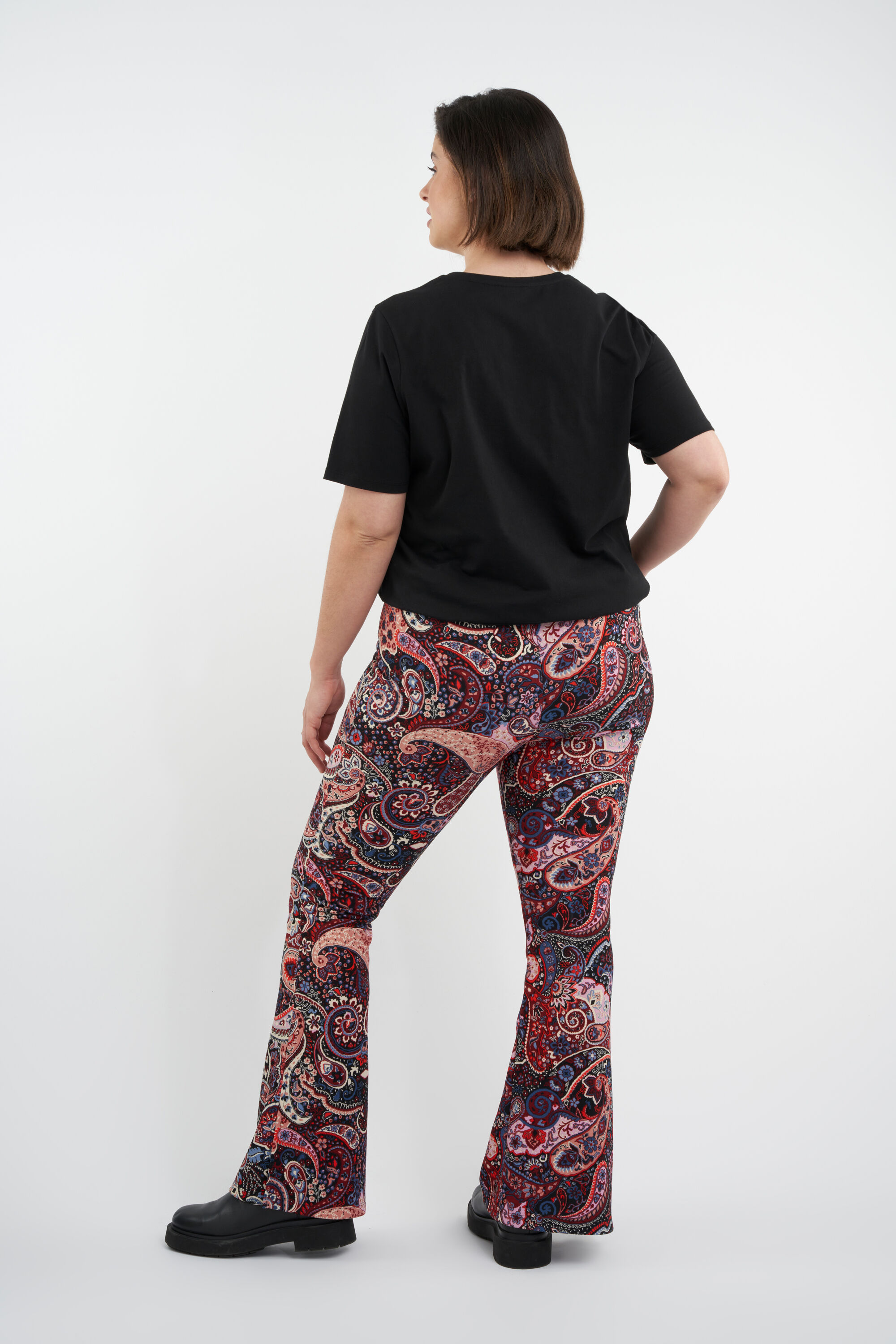 Legging acampanado con estampado  image number 3