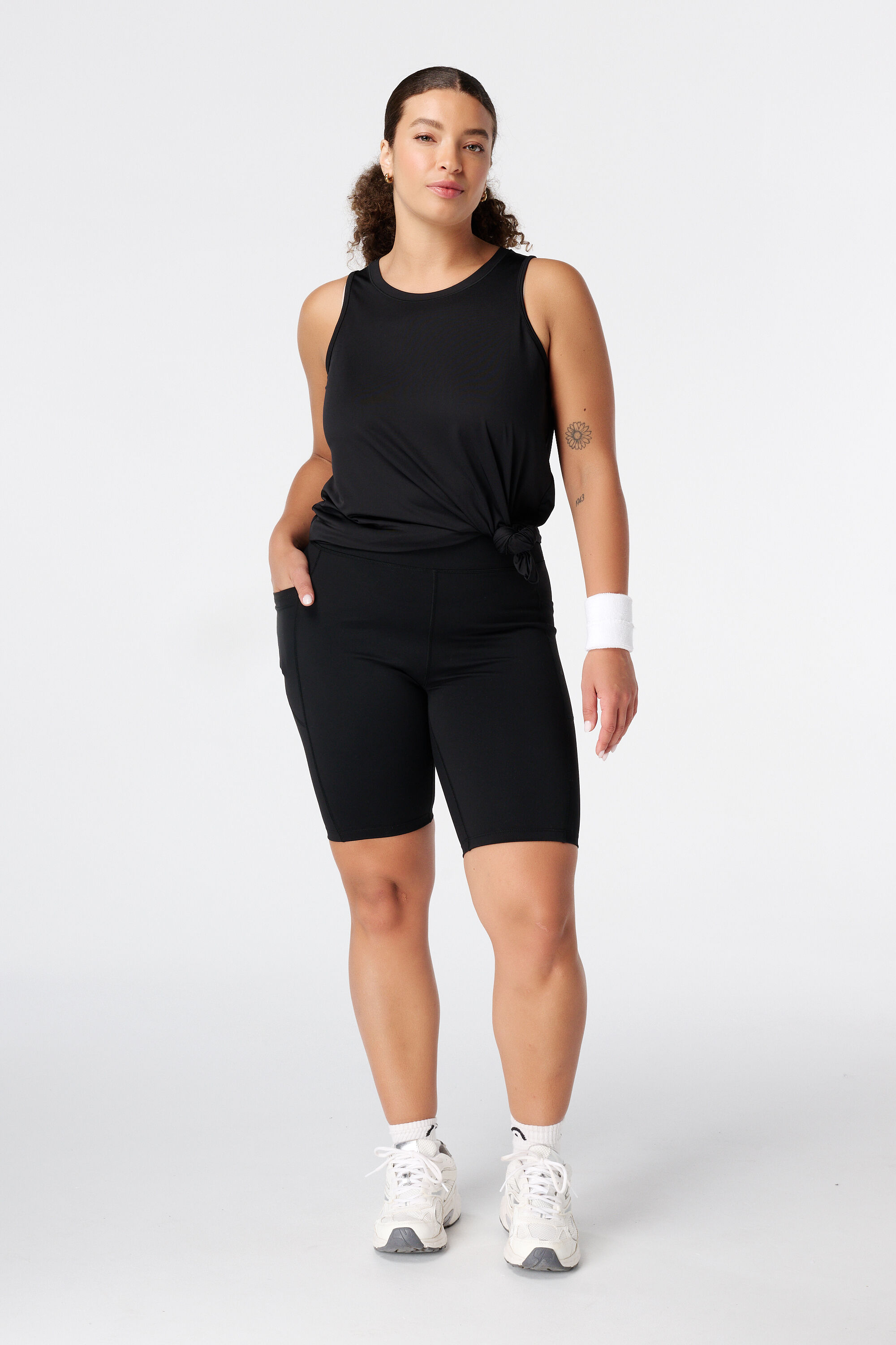 Legging deportivo corto con bolsillos laterales