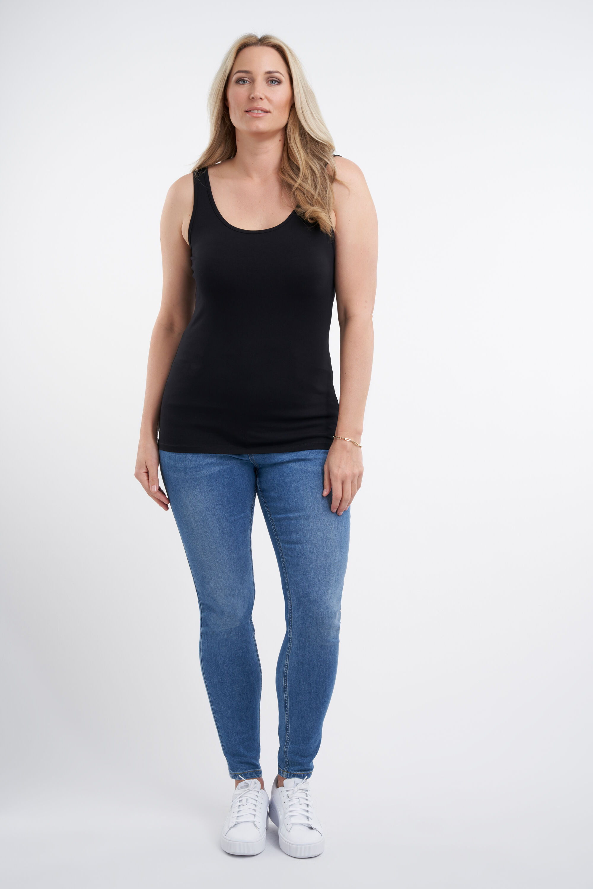 Pack de dos tops de algod&oacute;n image number 4