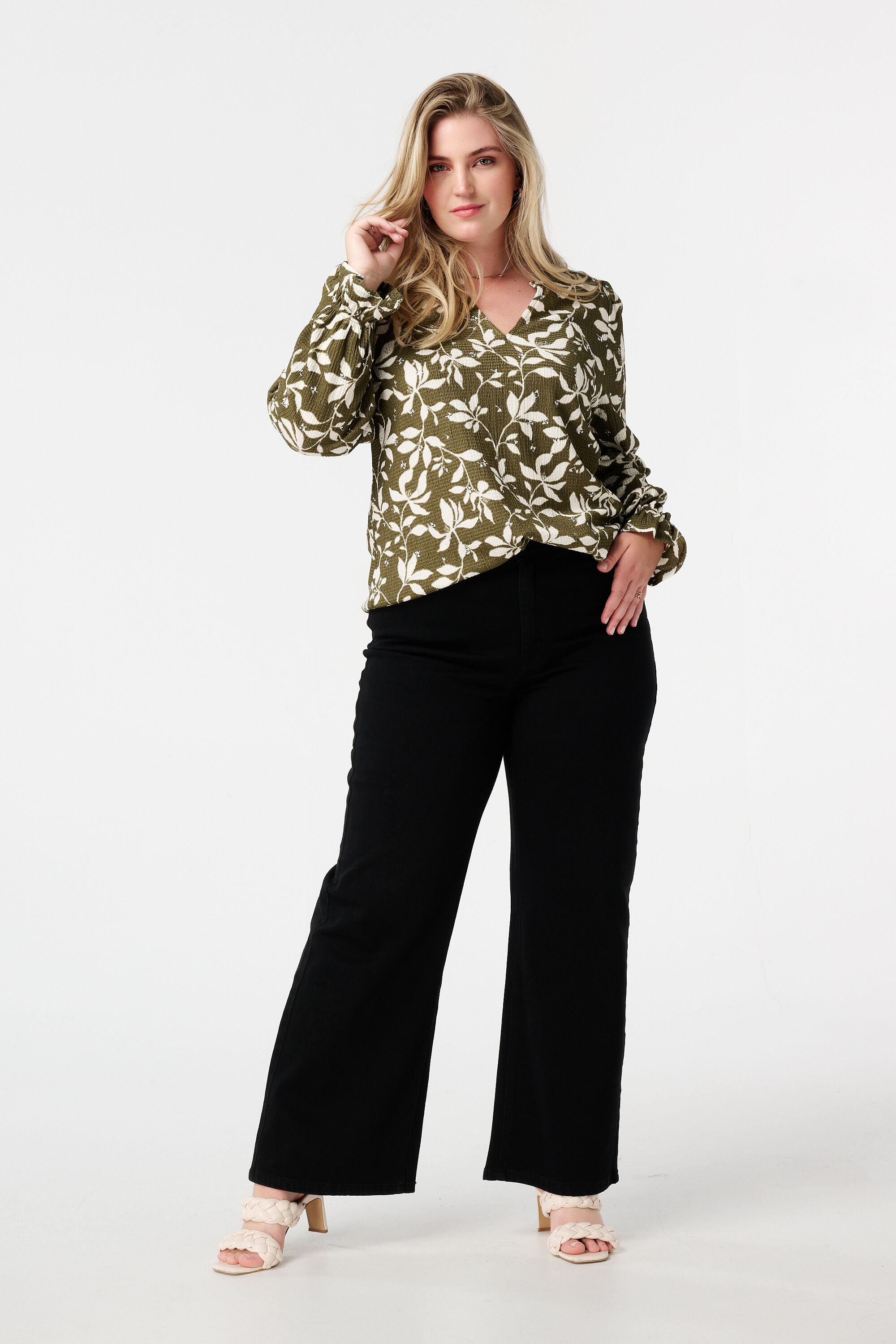 Top estampado y con textura image number 5