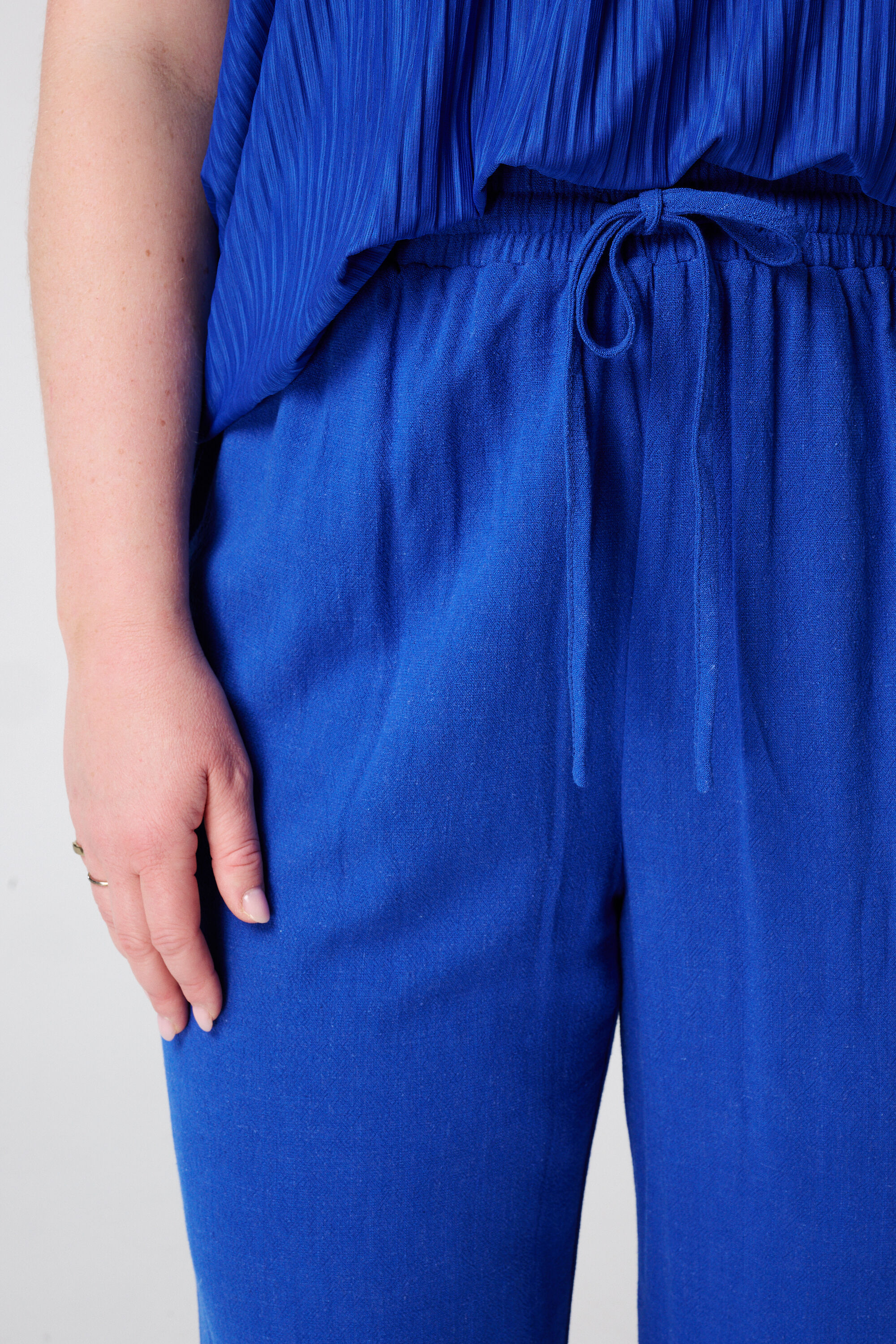 Pantalones de lino image number 4