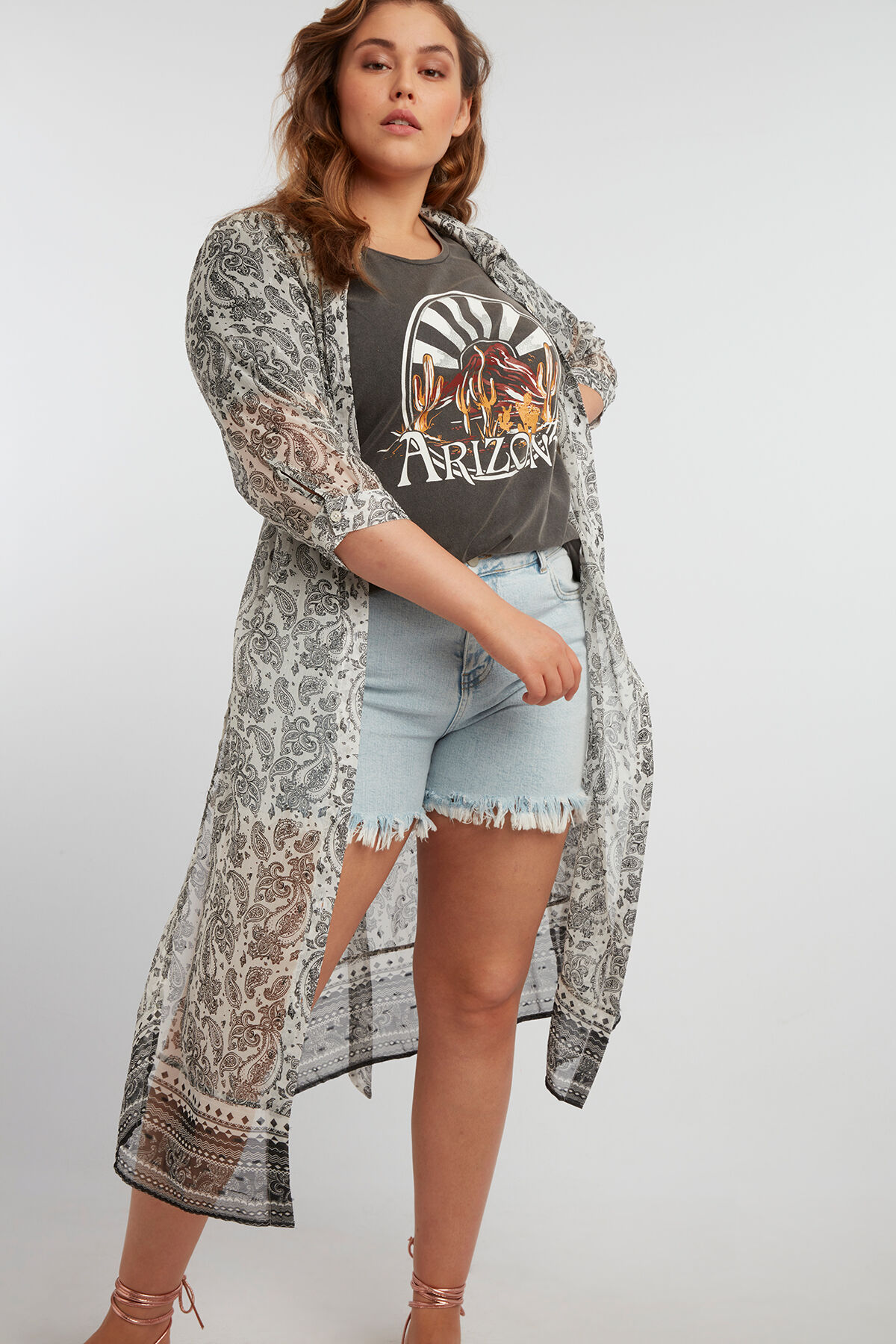 Blusa transparente de estampado floral image number 3