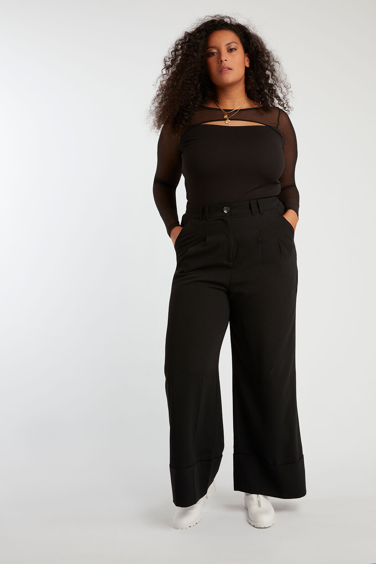 Pantalones anchos plisados image number 6