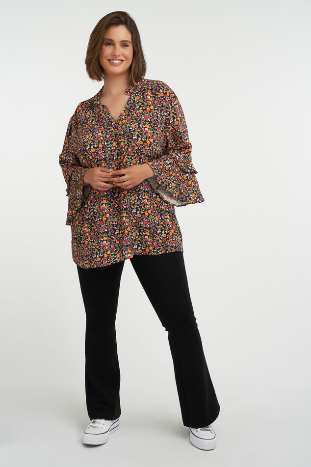 Blusa con volantes y botones image number 7