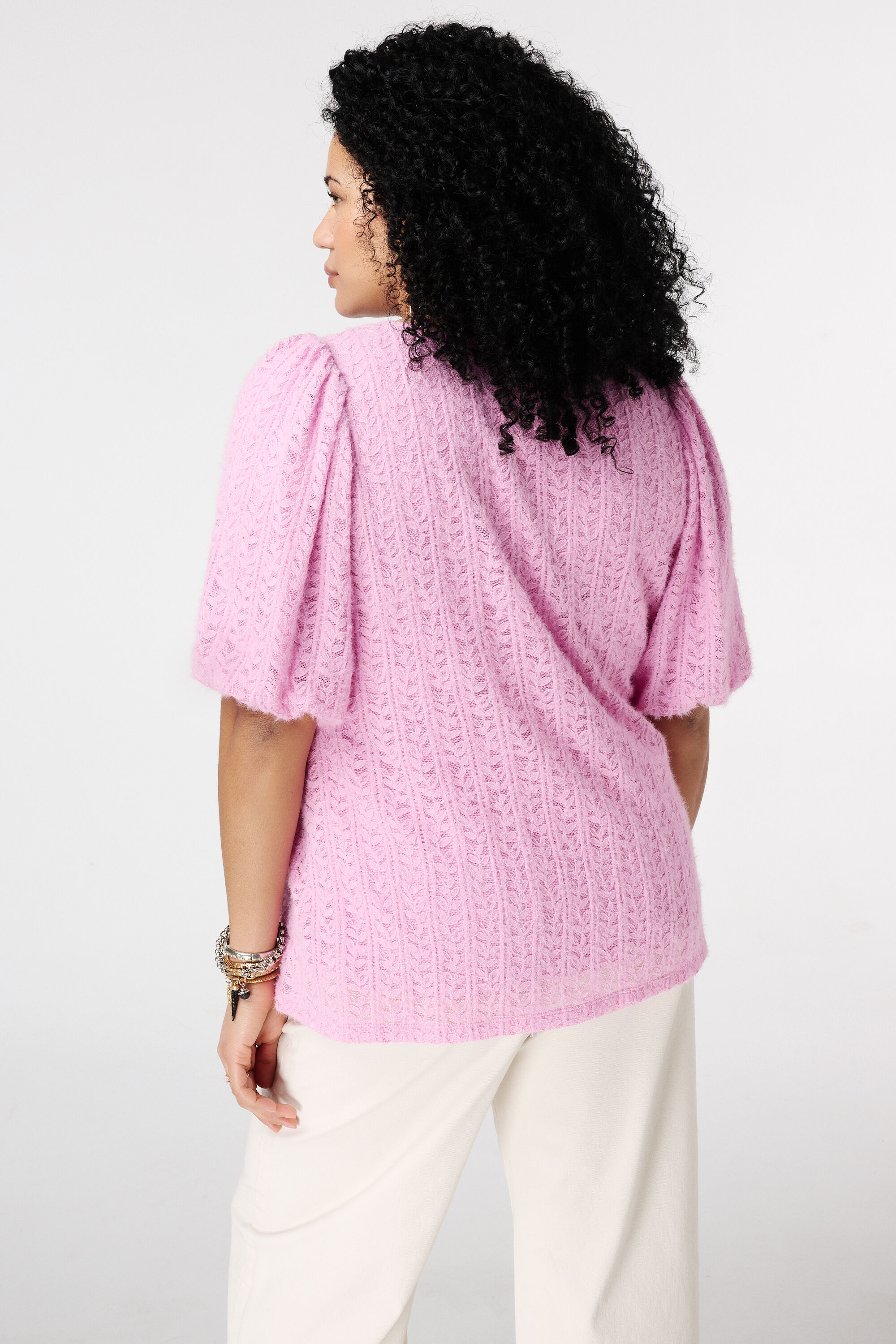 Top de encaje con mangas abullonadas image number 3