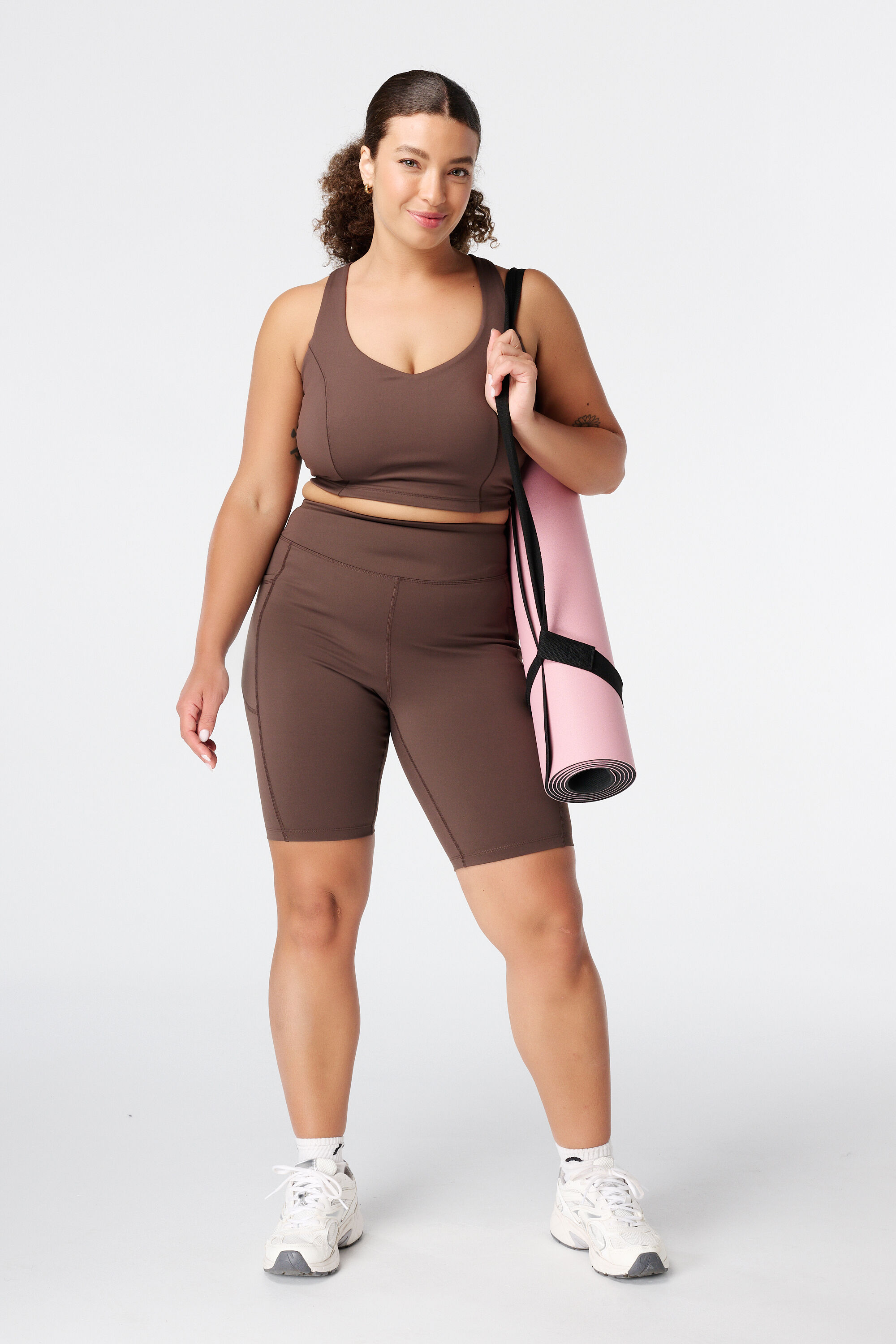 Legging deportivo corto con bolsillos laterales
