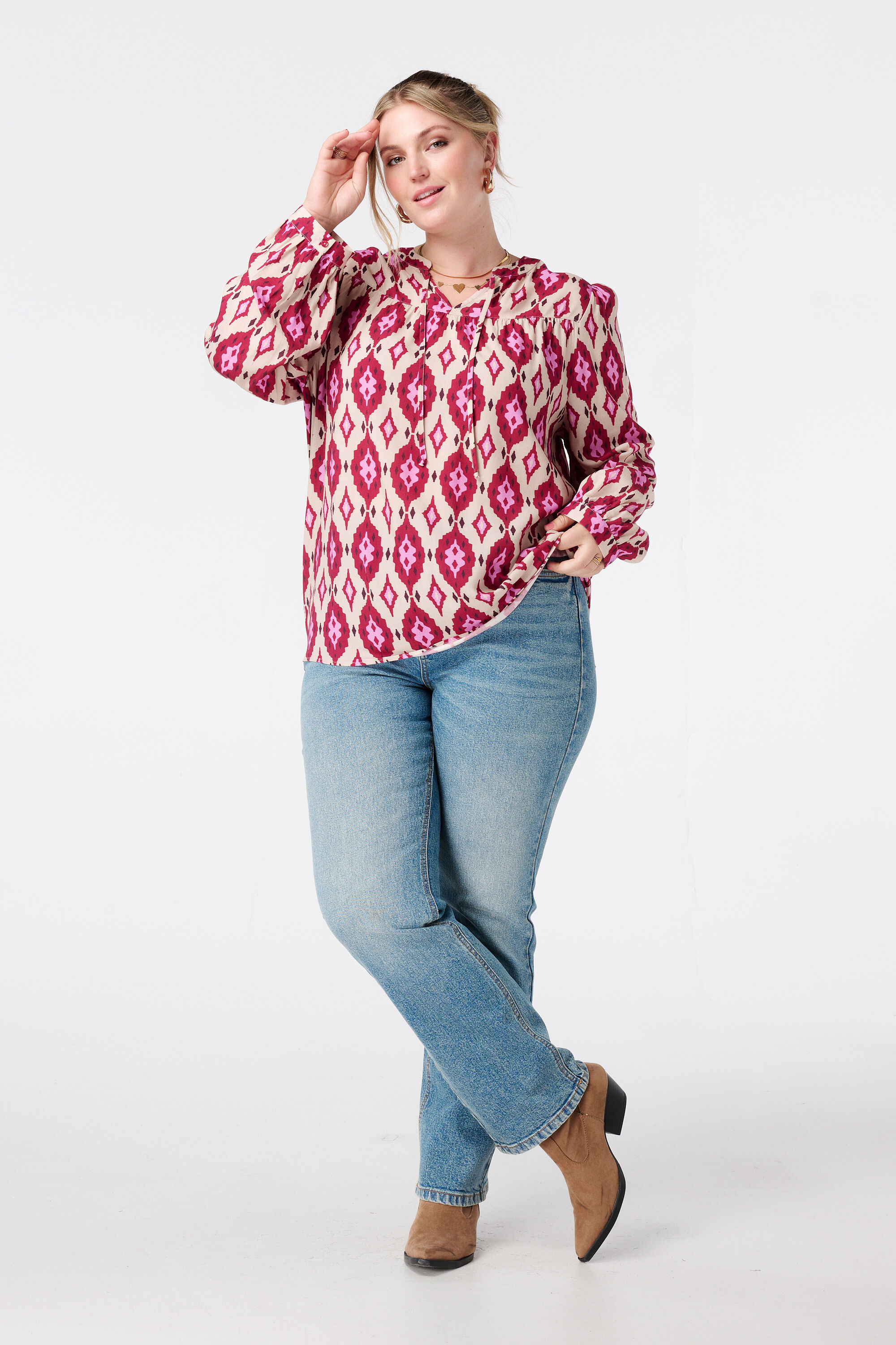 Blusa con estampado y bobinas image number 5