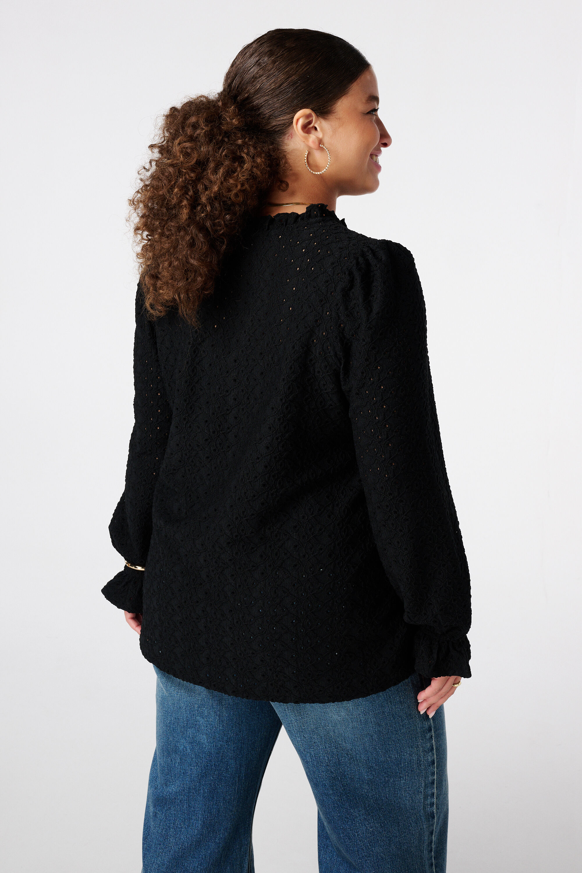 Top con bordado image number 3