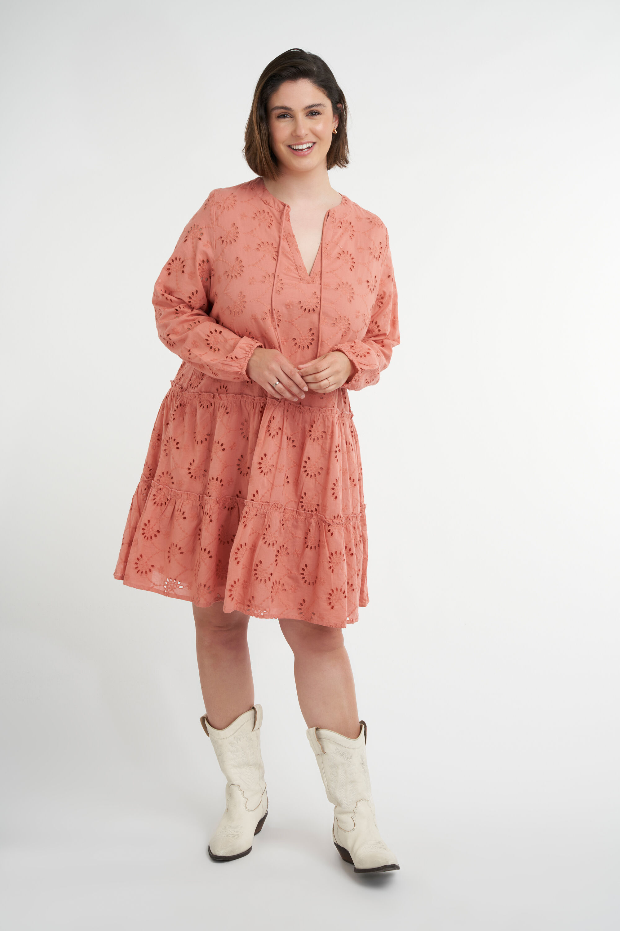 Vestido con volantes y corte en A image number 6