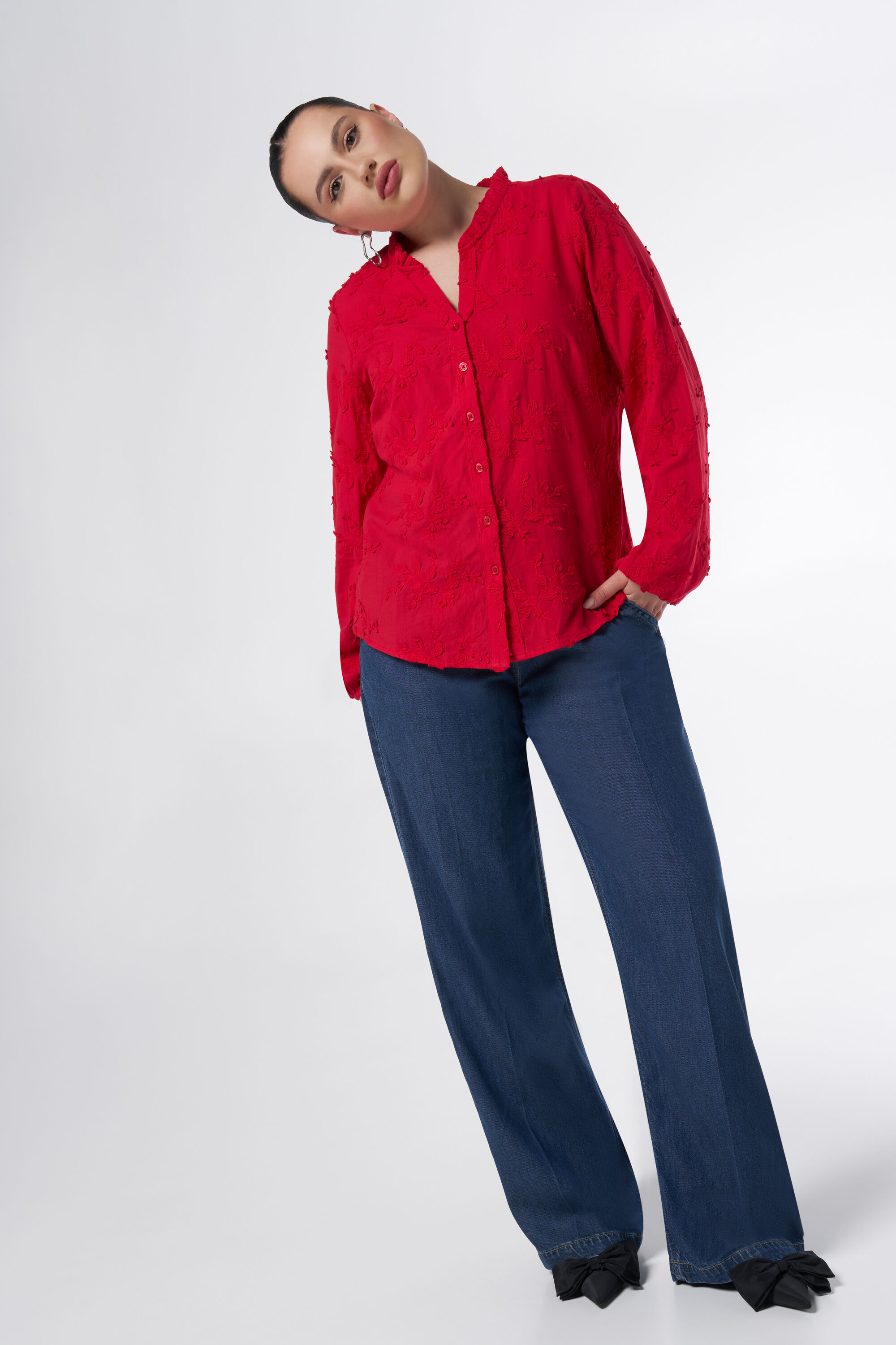 Blusa con bordado image number 5