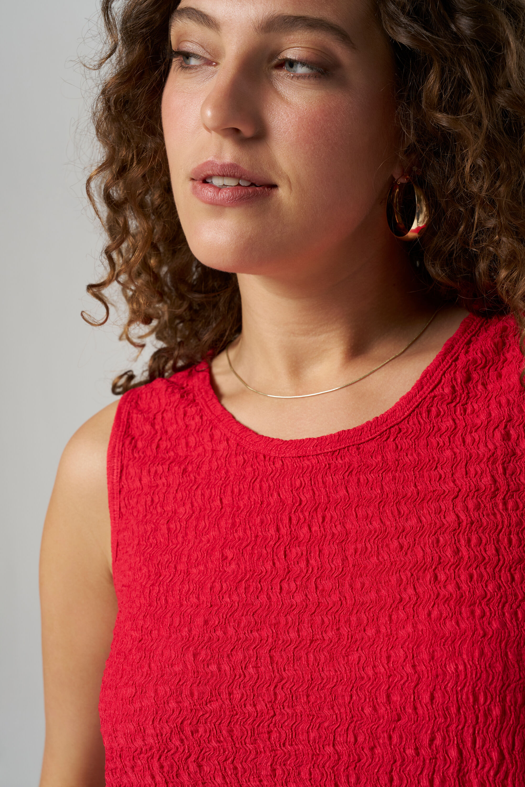 Top sin mangas con textura image number 4