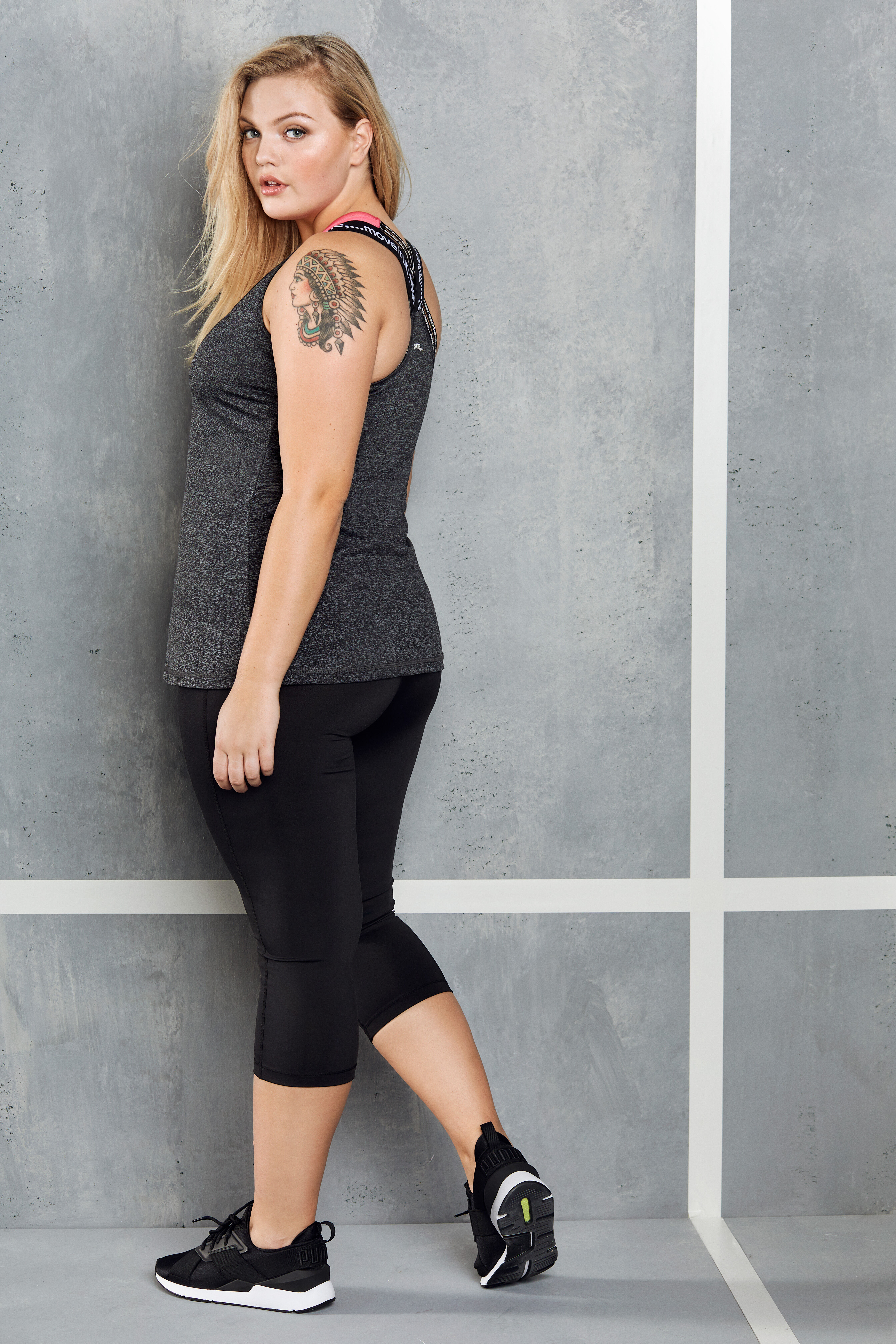 Camiseta sin mangas con tirantes cruzados  image number 4