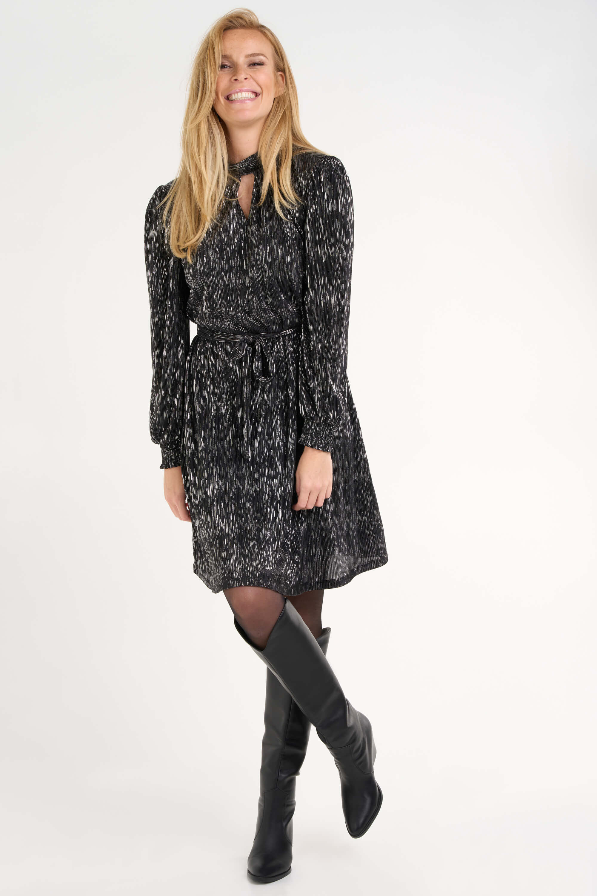 Vestido con purpurina y cinto image number 7