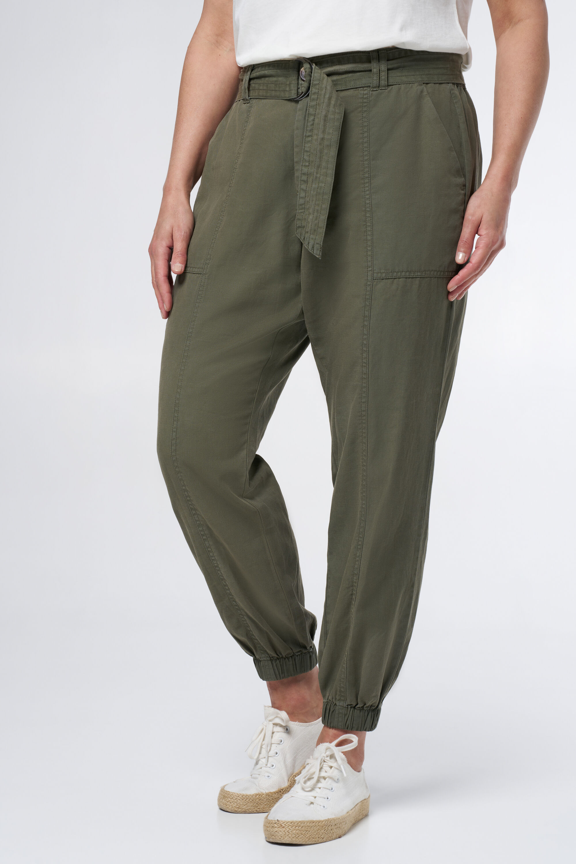 Pantal&oacute;n con cintur&oacute;n image number 4