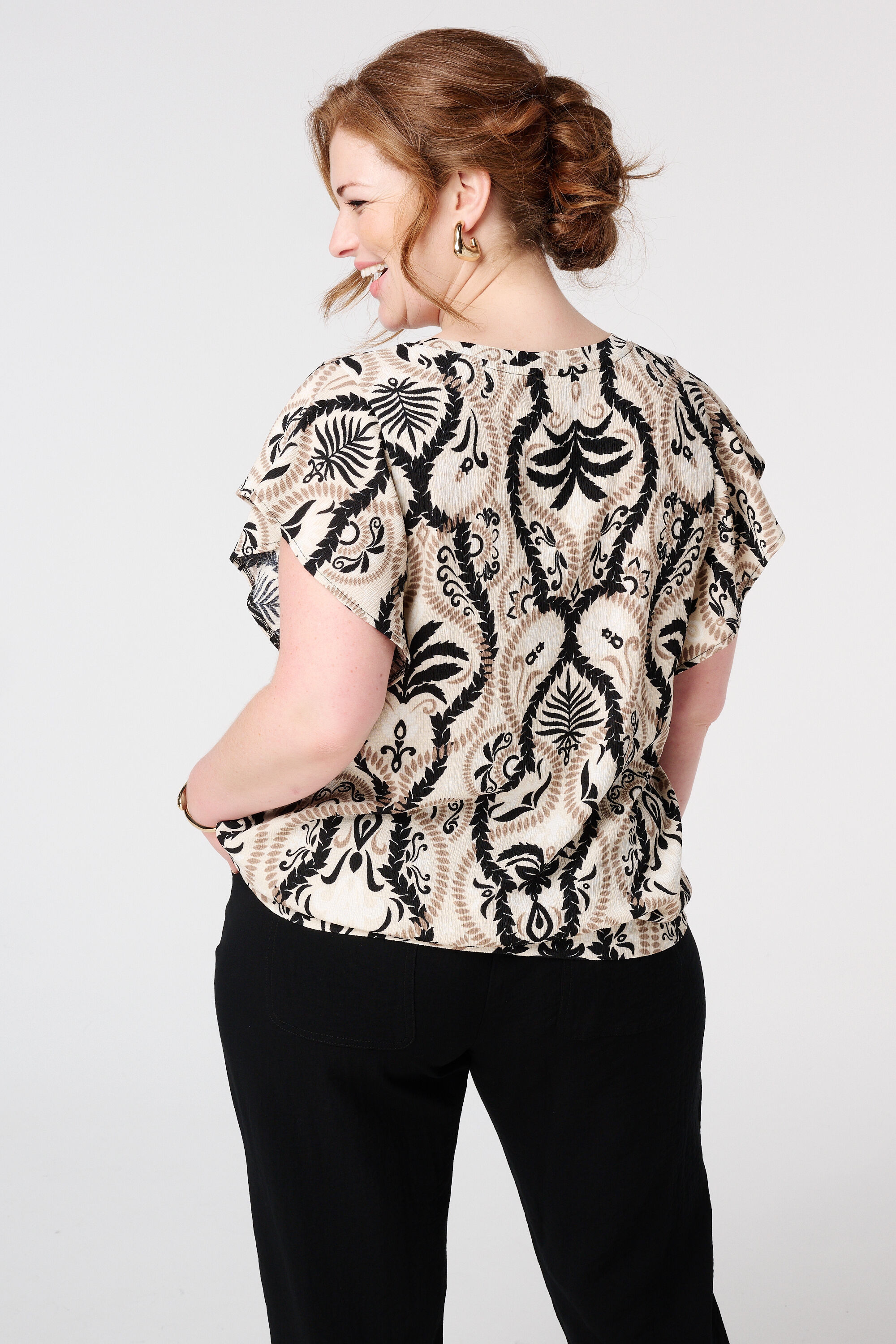 Top con textura y manga casquillo image number 3