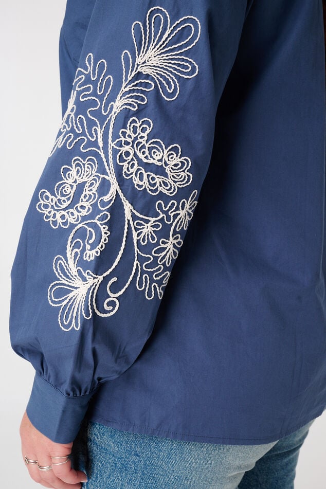 Blusa con bordado image number 6