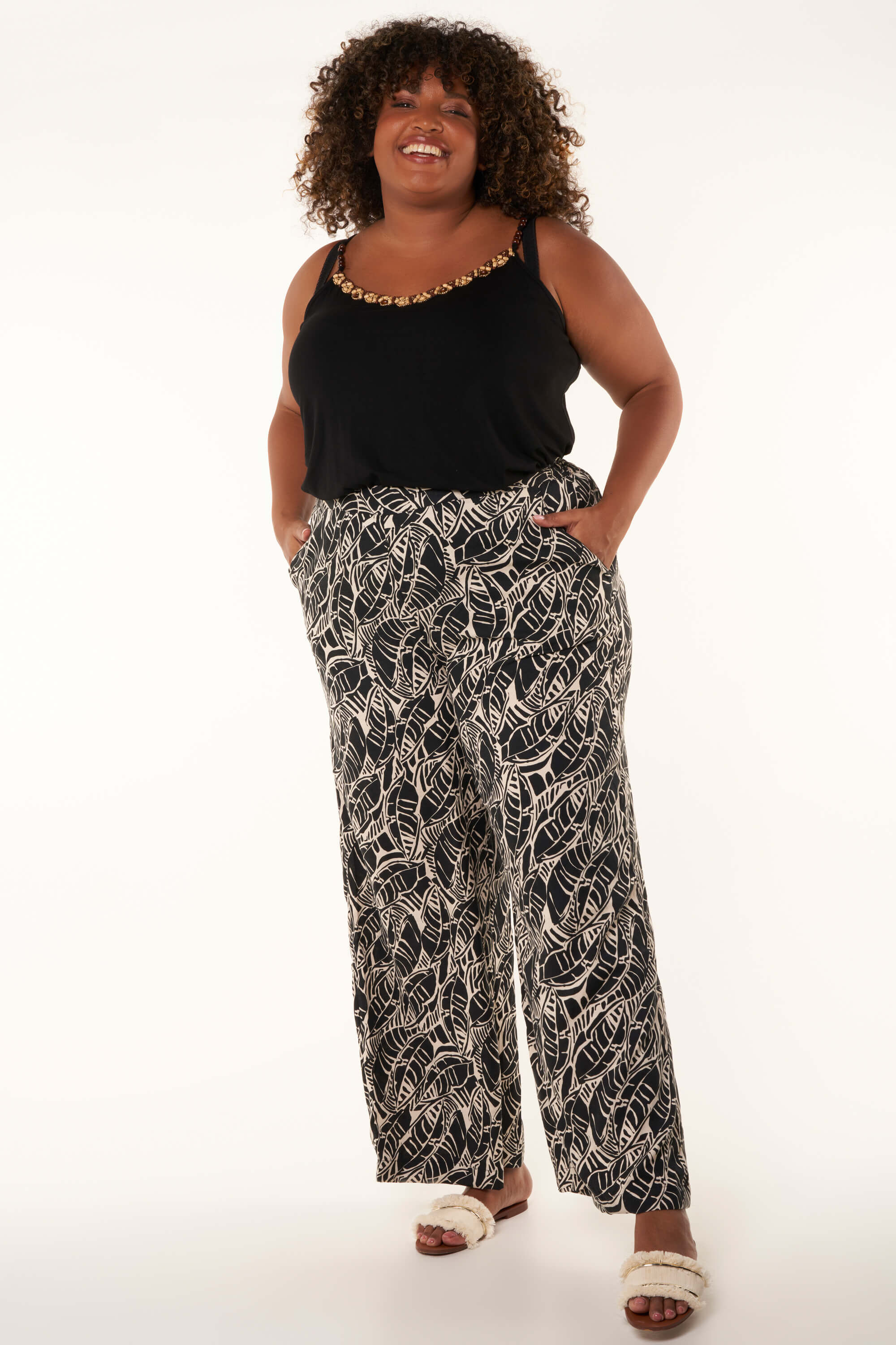 Pantalones de pernera ancha image number 5