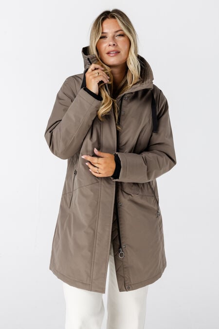 Chaqueta impermeable con capucha Chaqueta impermeable con capucha