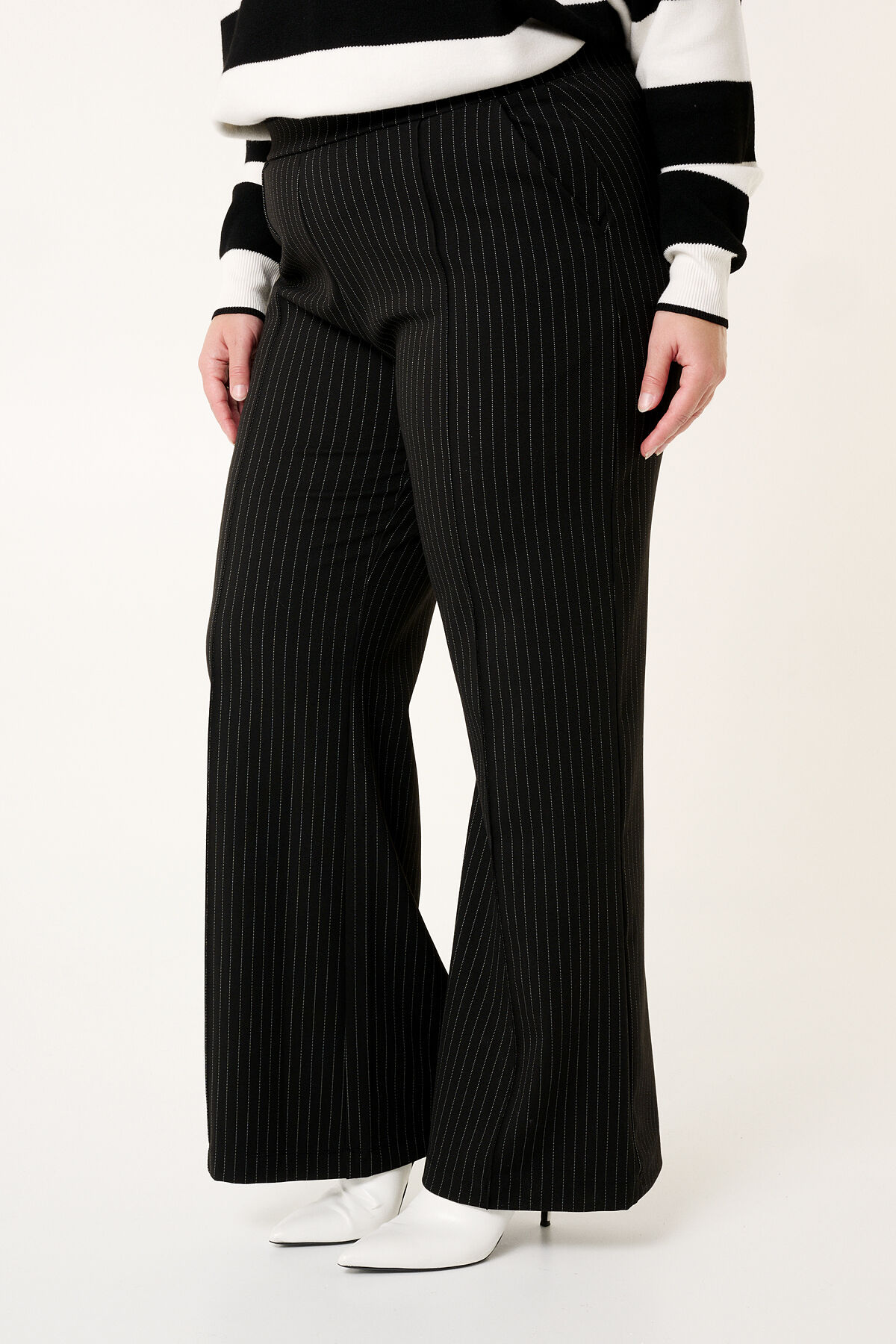 Pantal&oacute;n a rayas de tiza y pernera ancha image number 5