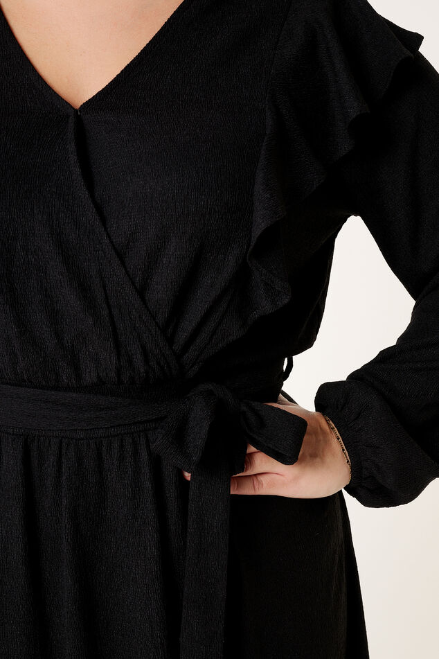Vestido con volantes como detalle image number 4