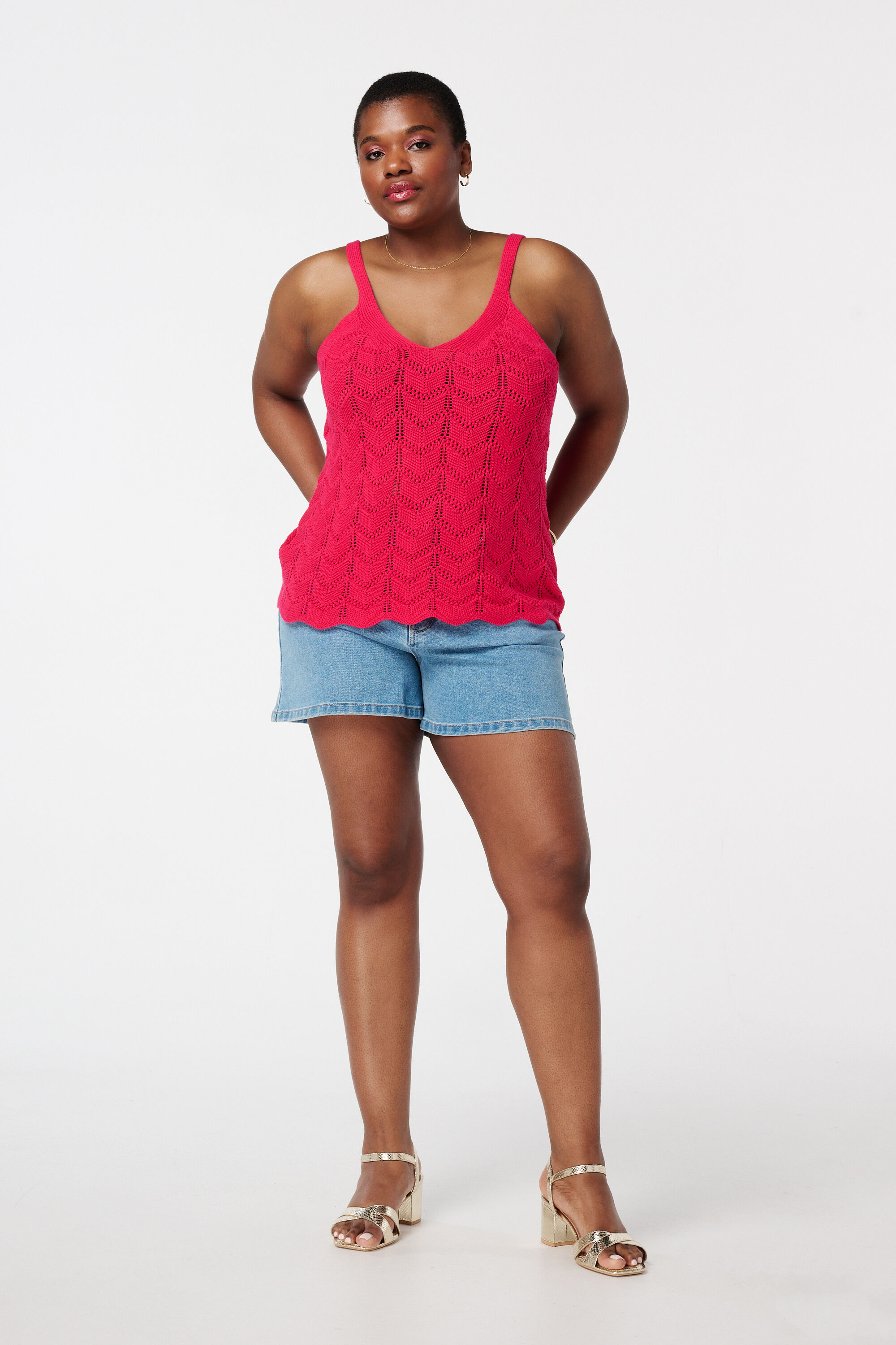 Top de ganchillo con escote en pico image number 5