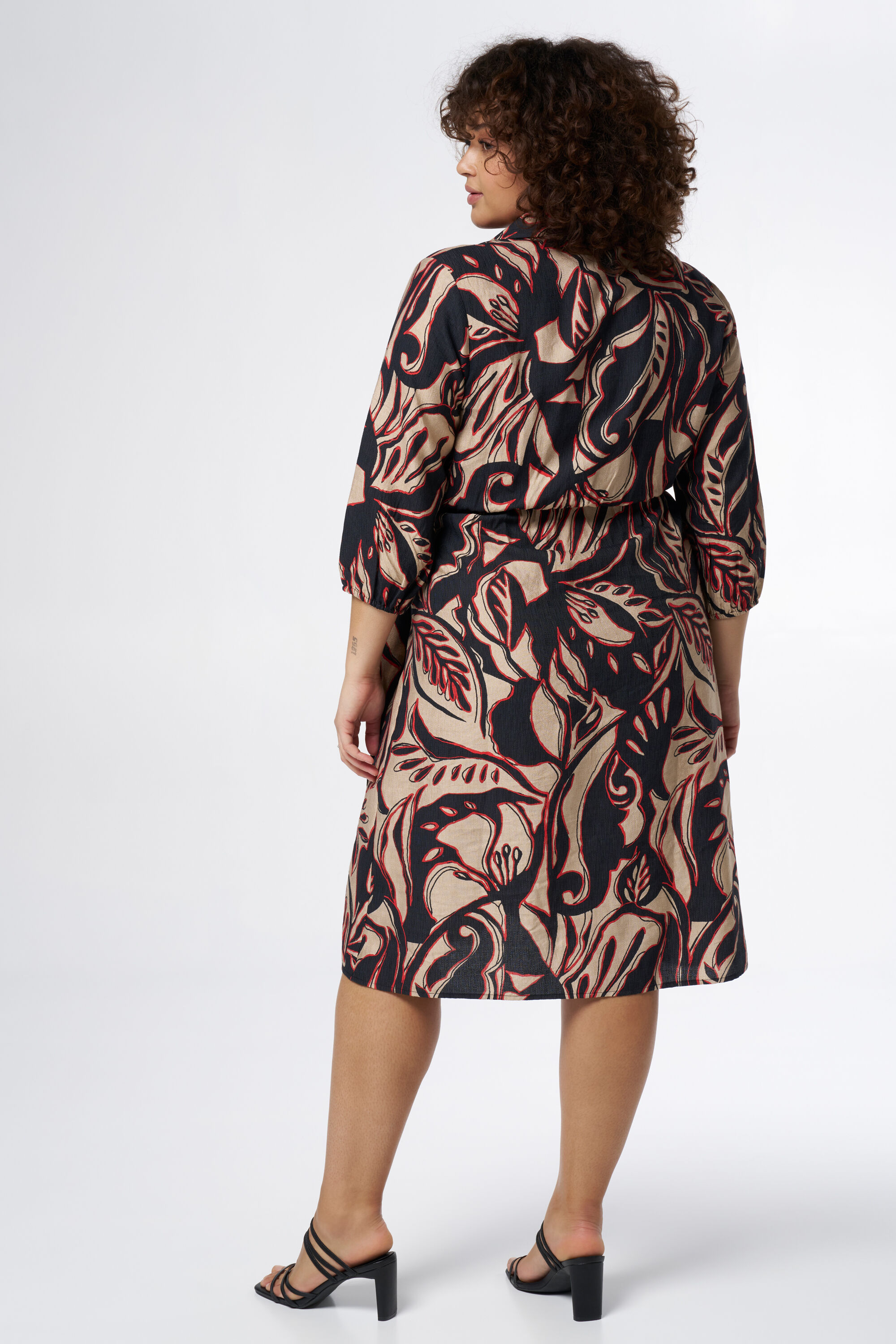 Vestido estampado con cuello image number 3