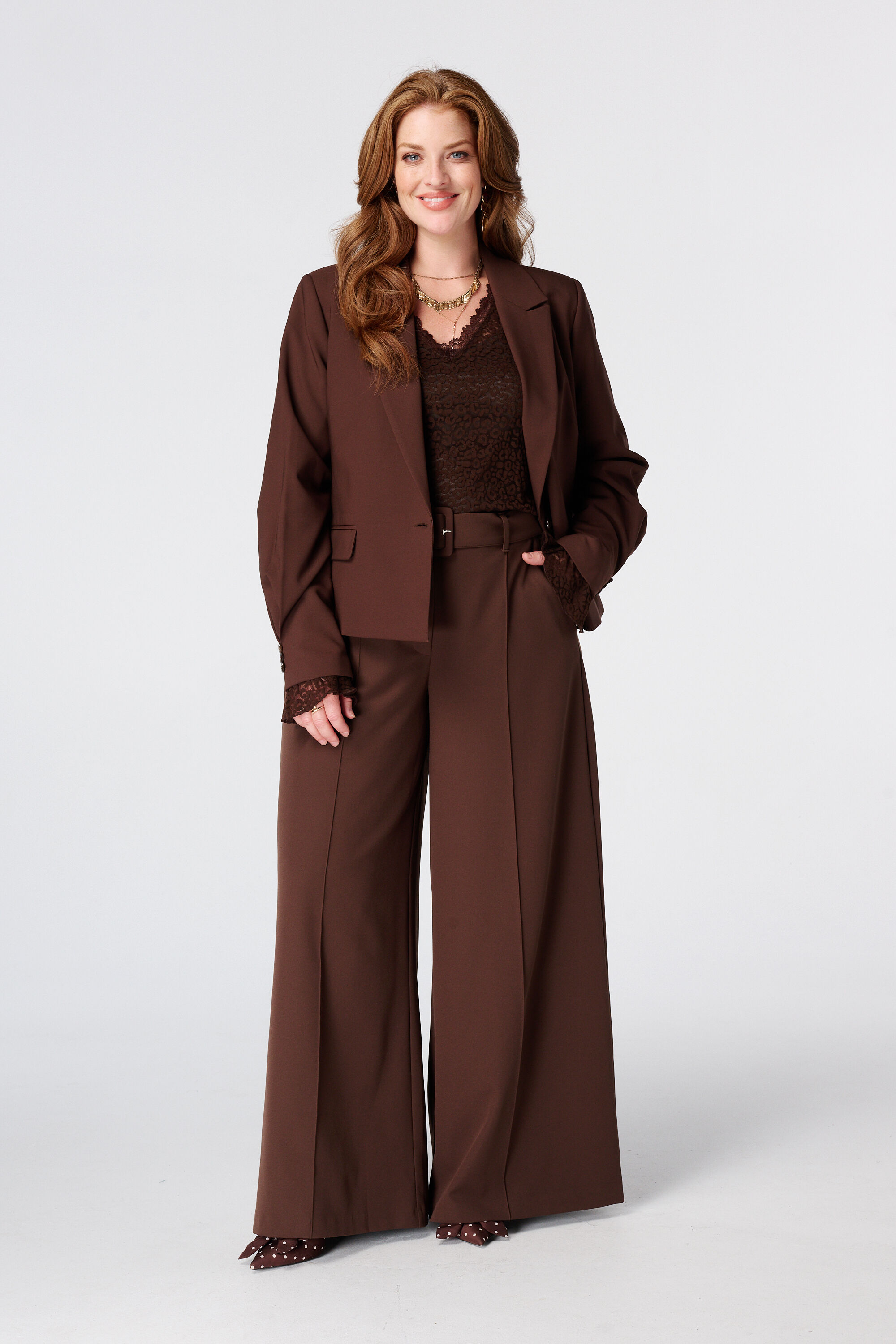 Blazer corta con mangas plisadas image number 3