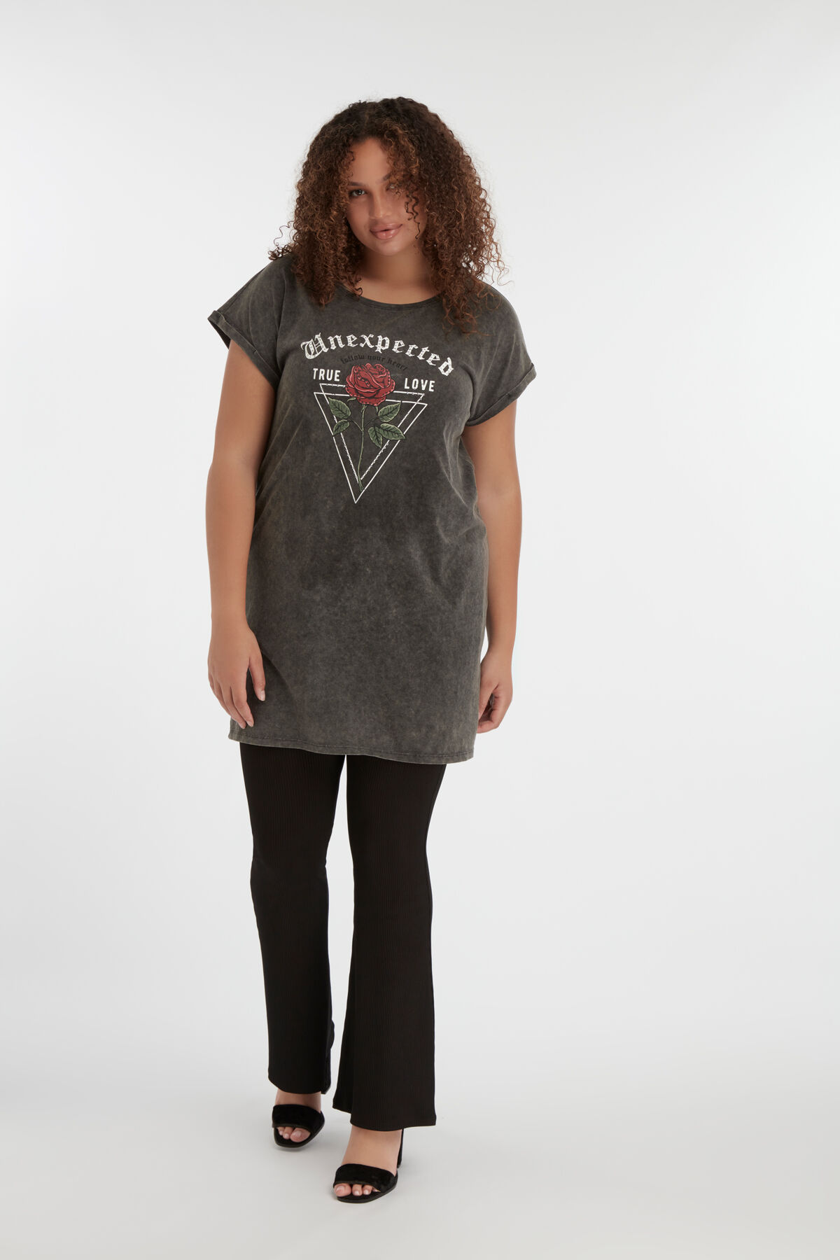 Camiseta larga con estampado image number 5