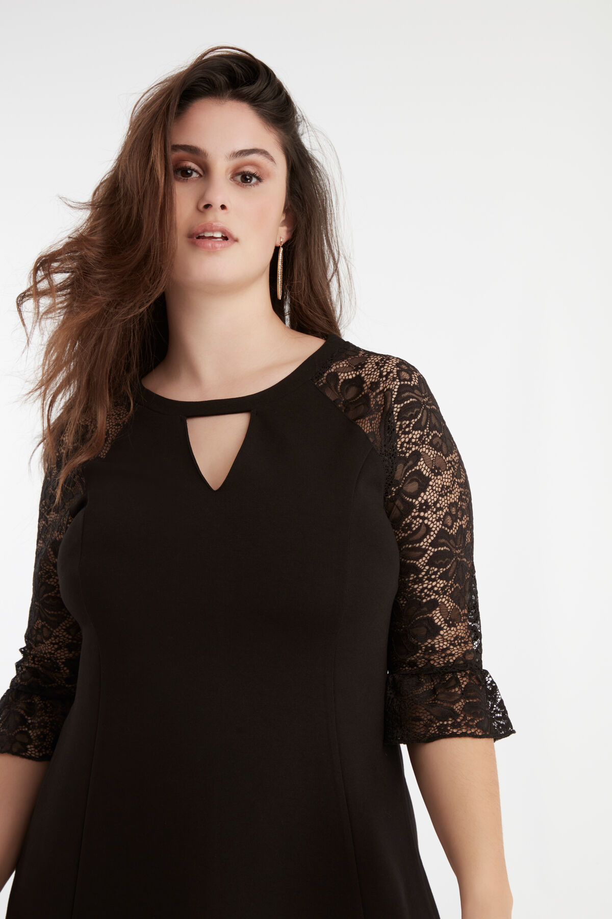 Vestido con mangas de encaje image number 4