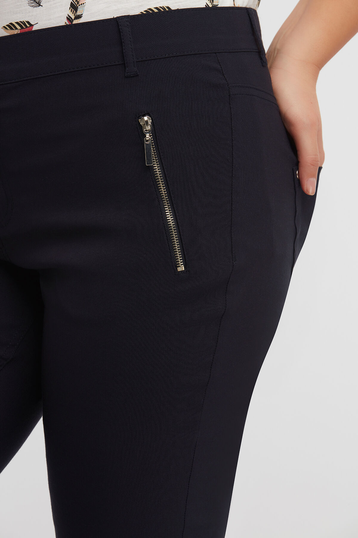 Pantalones pirata con cremalleras image number 3