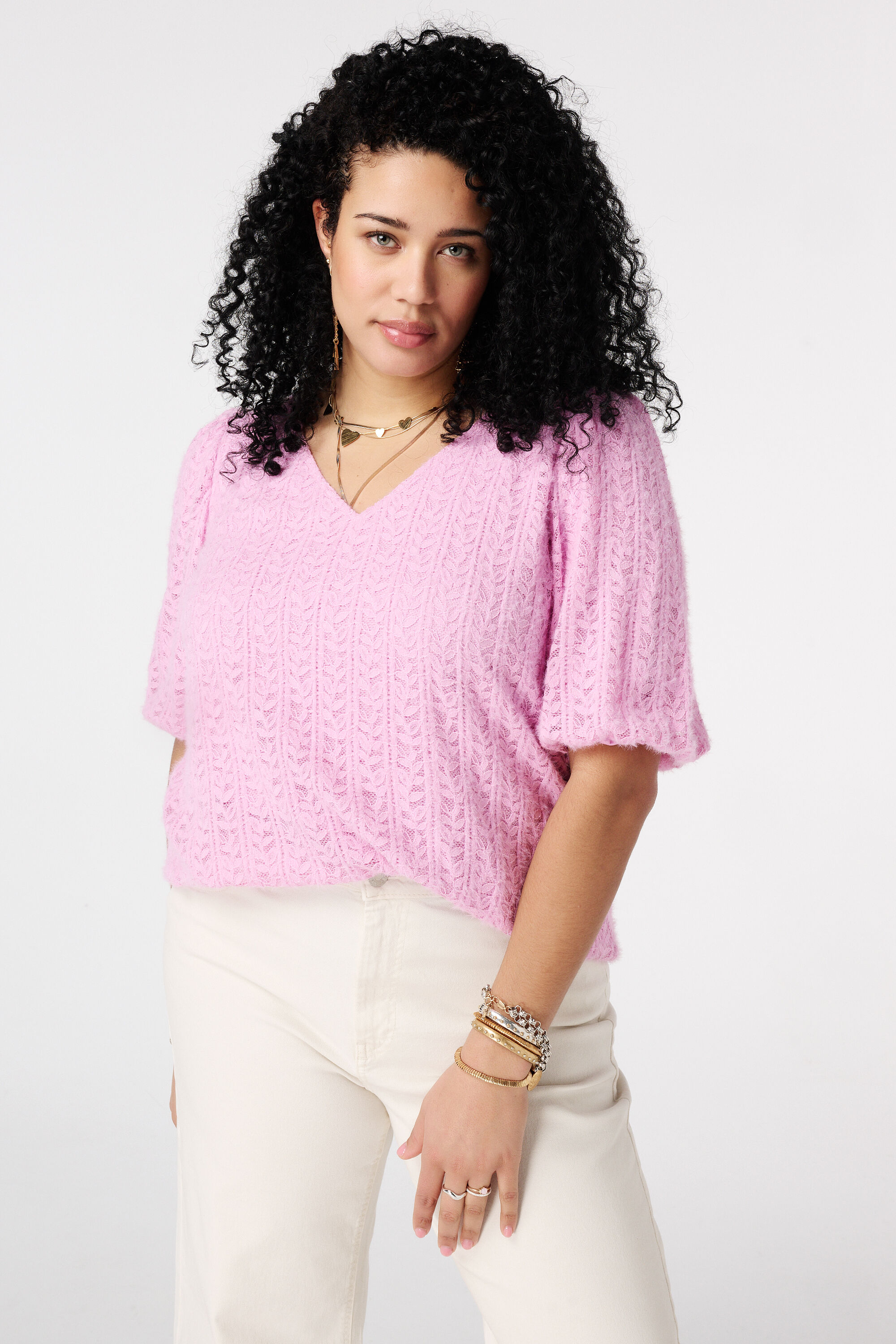 Top de encaje con mangas abullonadas